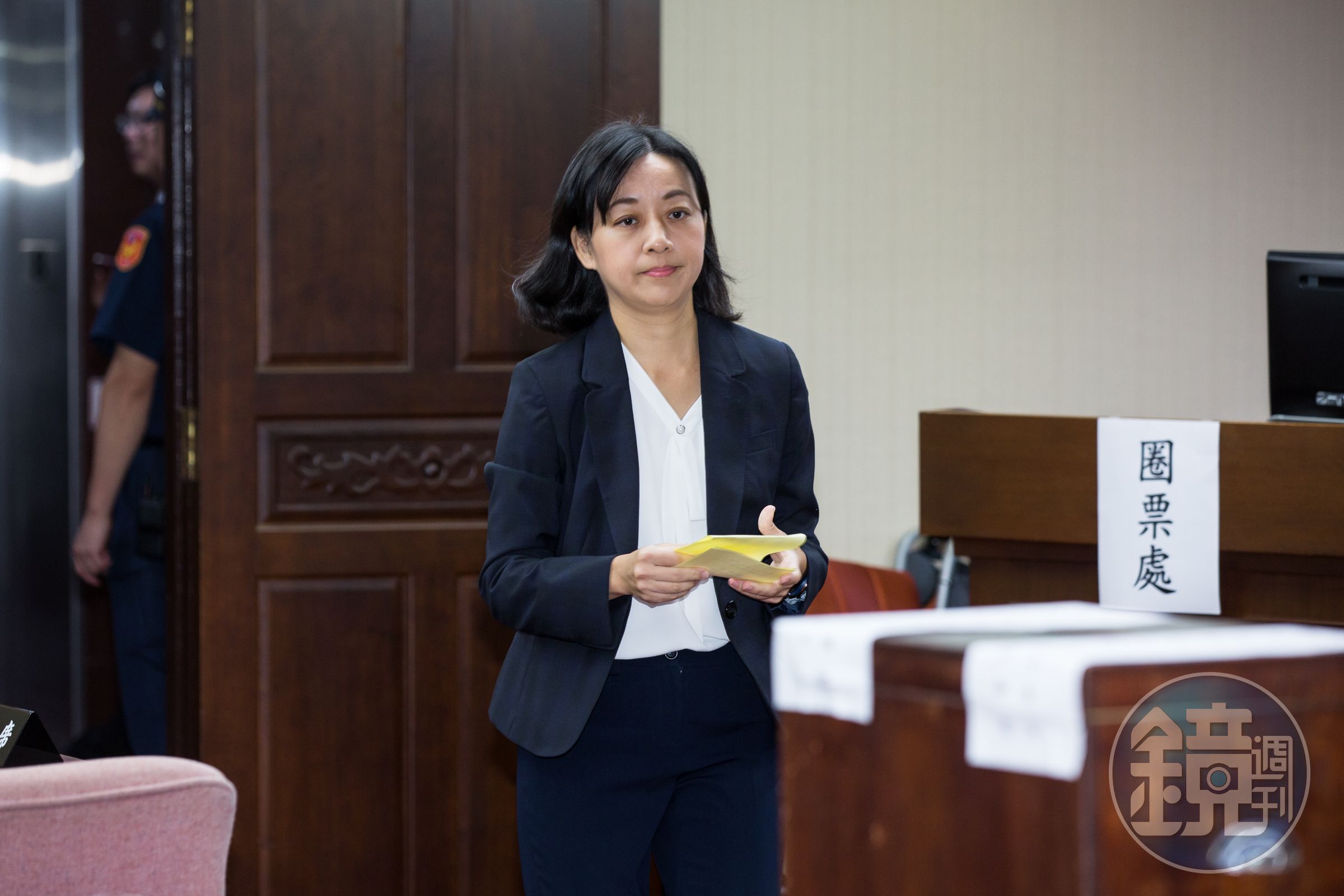 宣布參選新竹縣第二選區立委的時代力量黨主席王婉諭說明選立委要花多少錢。（本刊資料照）