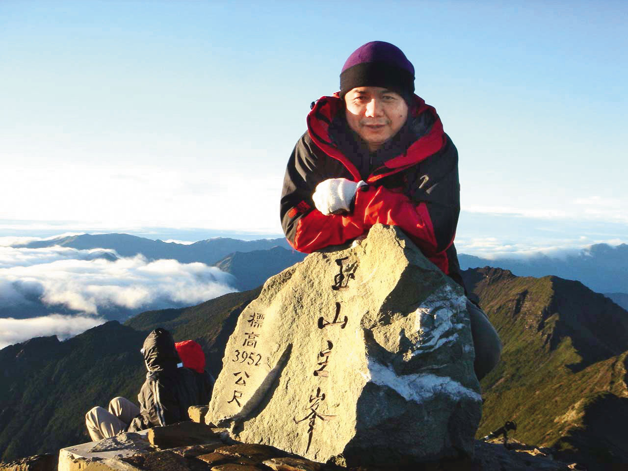 創業不斷自我挑戰的許銘仁,於2006年攀登玉山。(許銘仁提供)
