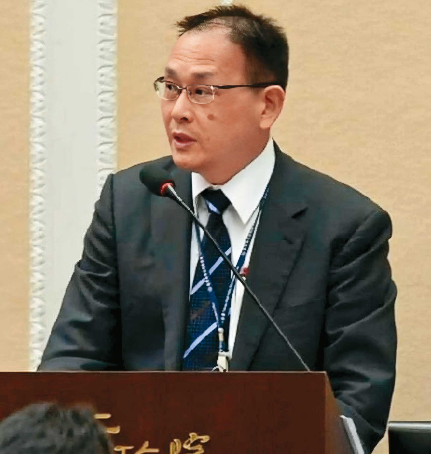 曾任台灣高檢署檢察官、致力推行數位採證的律師王捷拓,說萬萬沒有想到後來的檢察官可以不用搜索票就進行數位採證。(翻攝畫面)