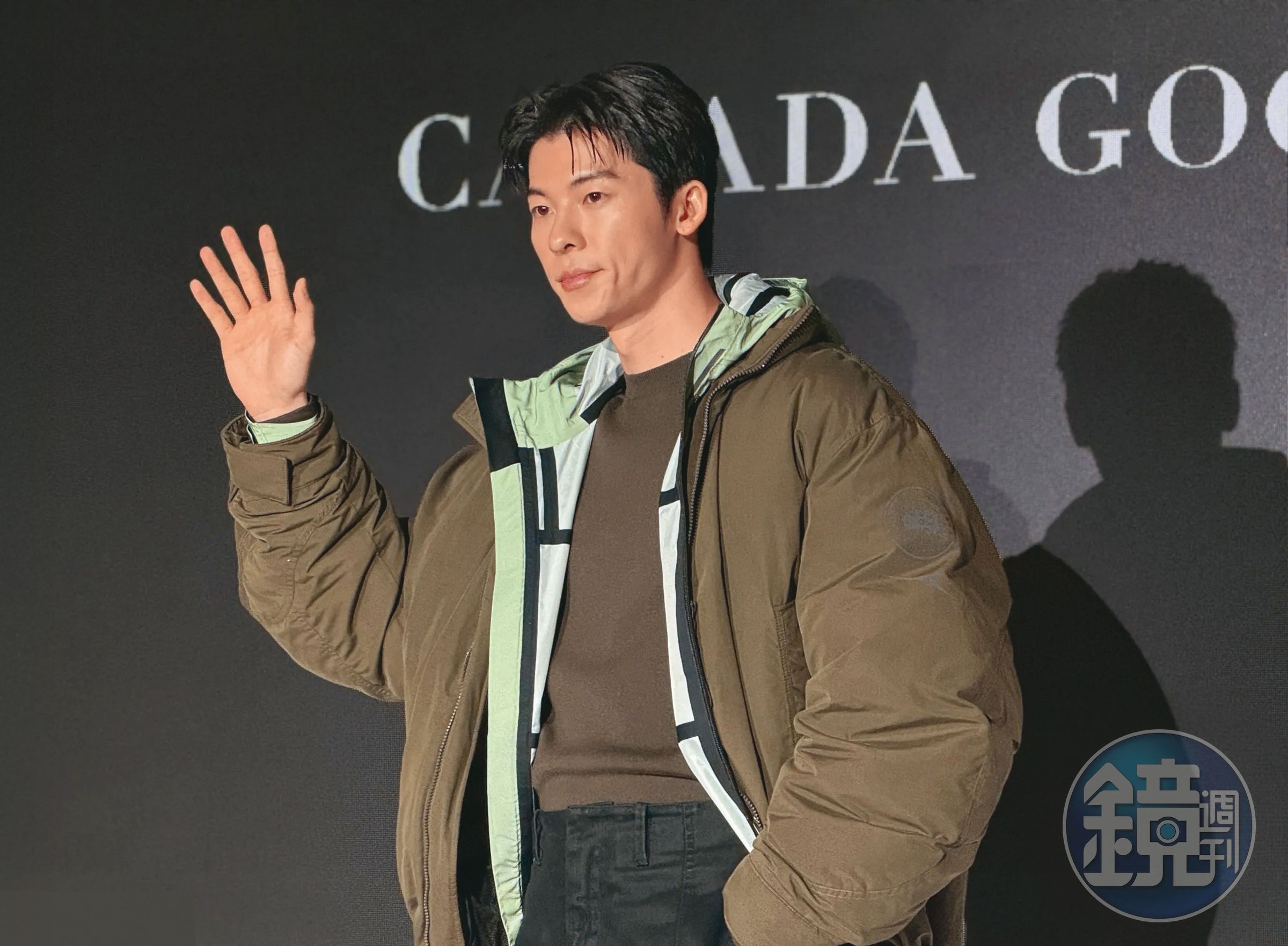 許光漢自曝超怕冷。來來來~快到小編懷裡取暖。(抱緊不放)