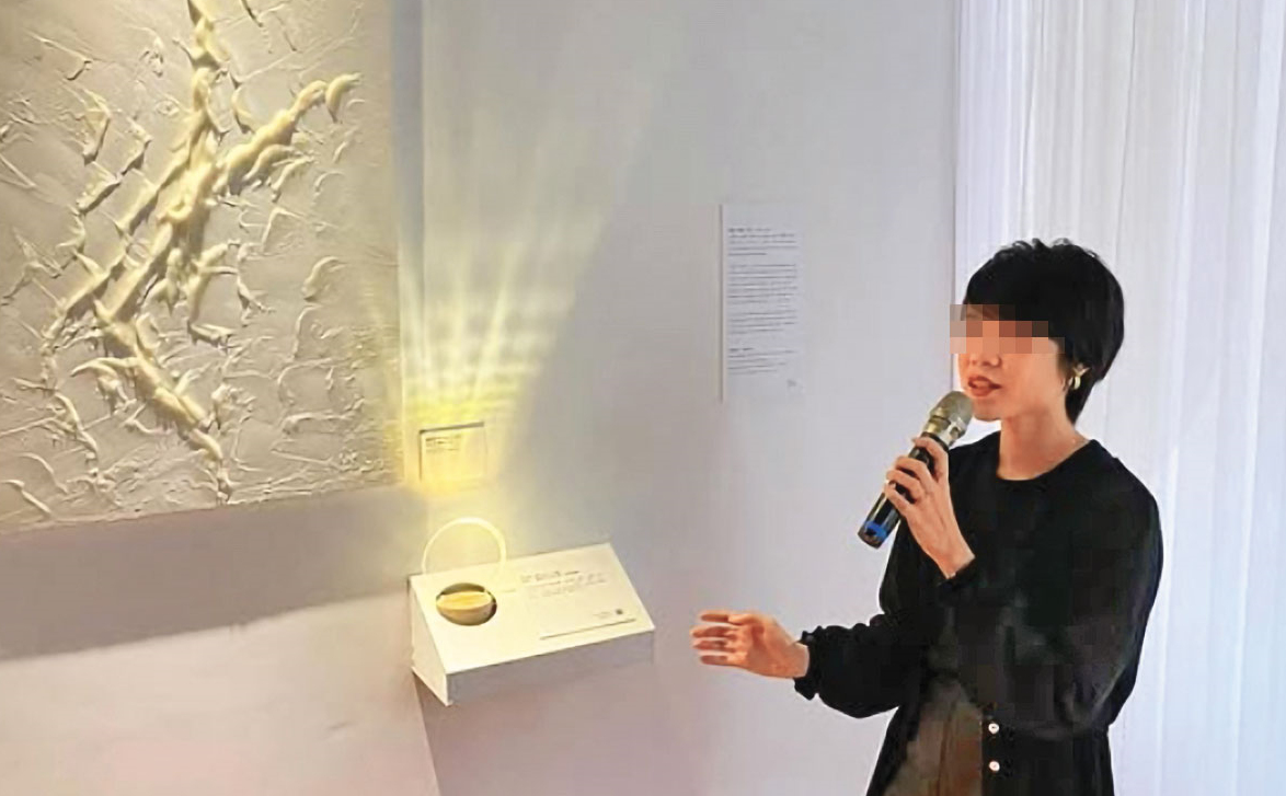 顏女在藝術造詣上仍頗負盛名，常有作品展出。（翻攝自IG）