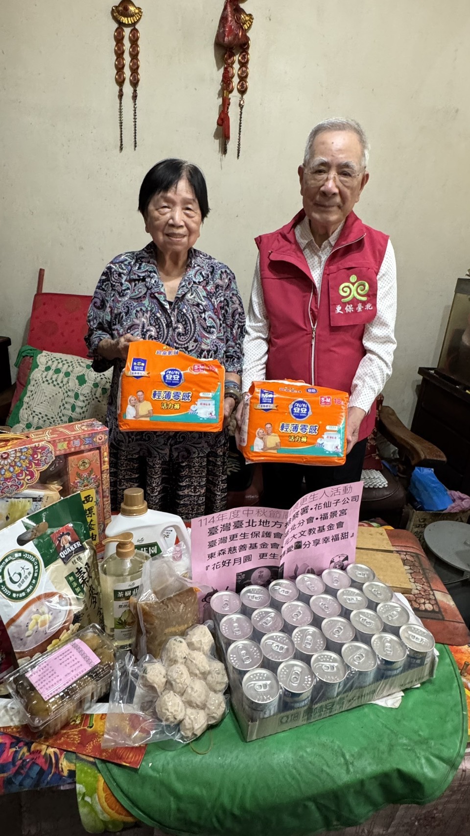 台灣更生保護會台北分會積極協助更生人復歸社會,除了輔導就業、重新建立起家庭,更利用中秋佳節溫馨送愛關懷更生人。(台灣更生保護會台北分會提供)
