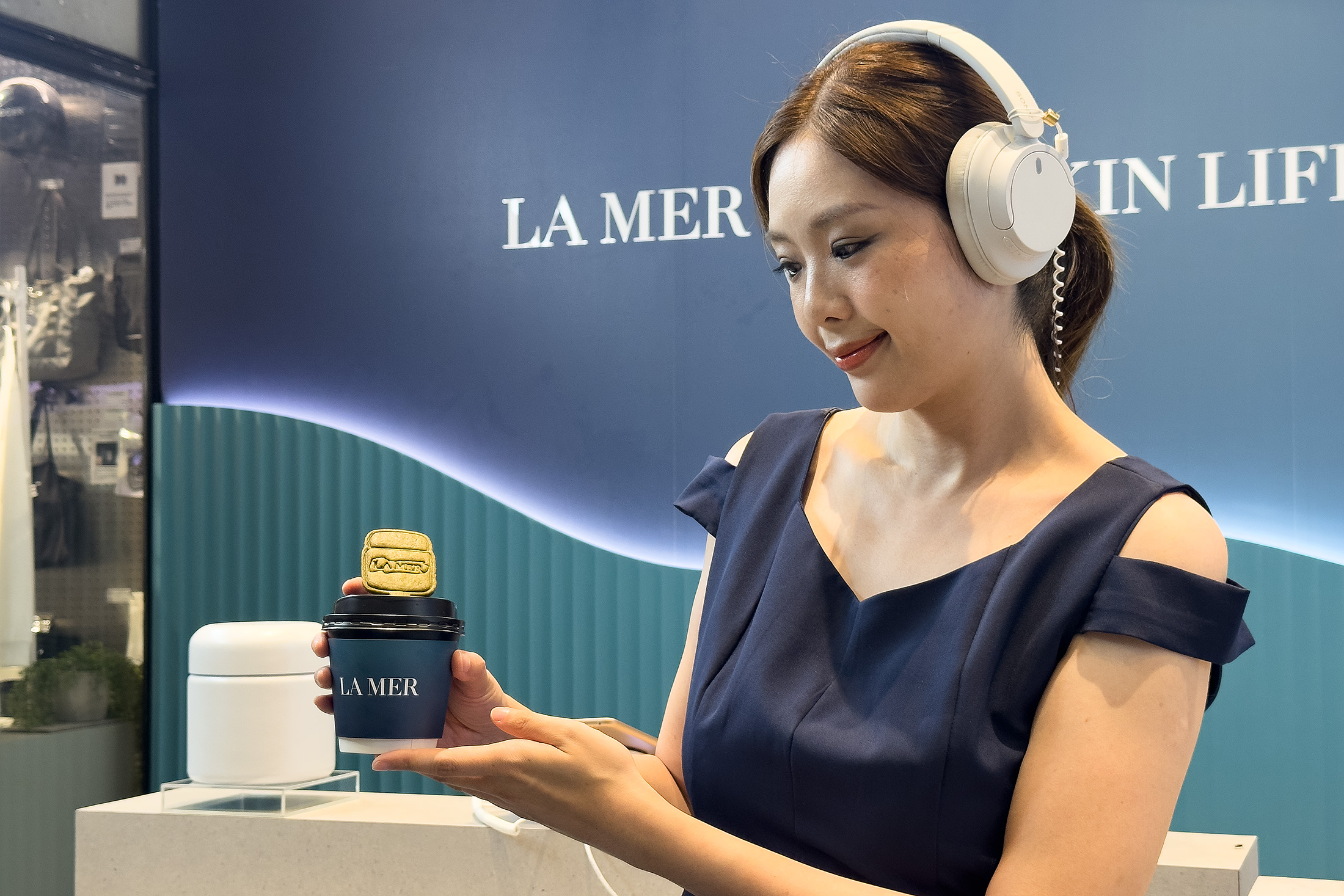 活動現場只要加入LA MER新會員，就可獲得免費兌換聯名飲品乙杯與品牌扭蛋乙個。（數量有限，送完為止）