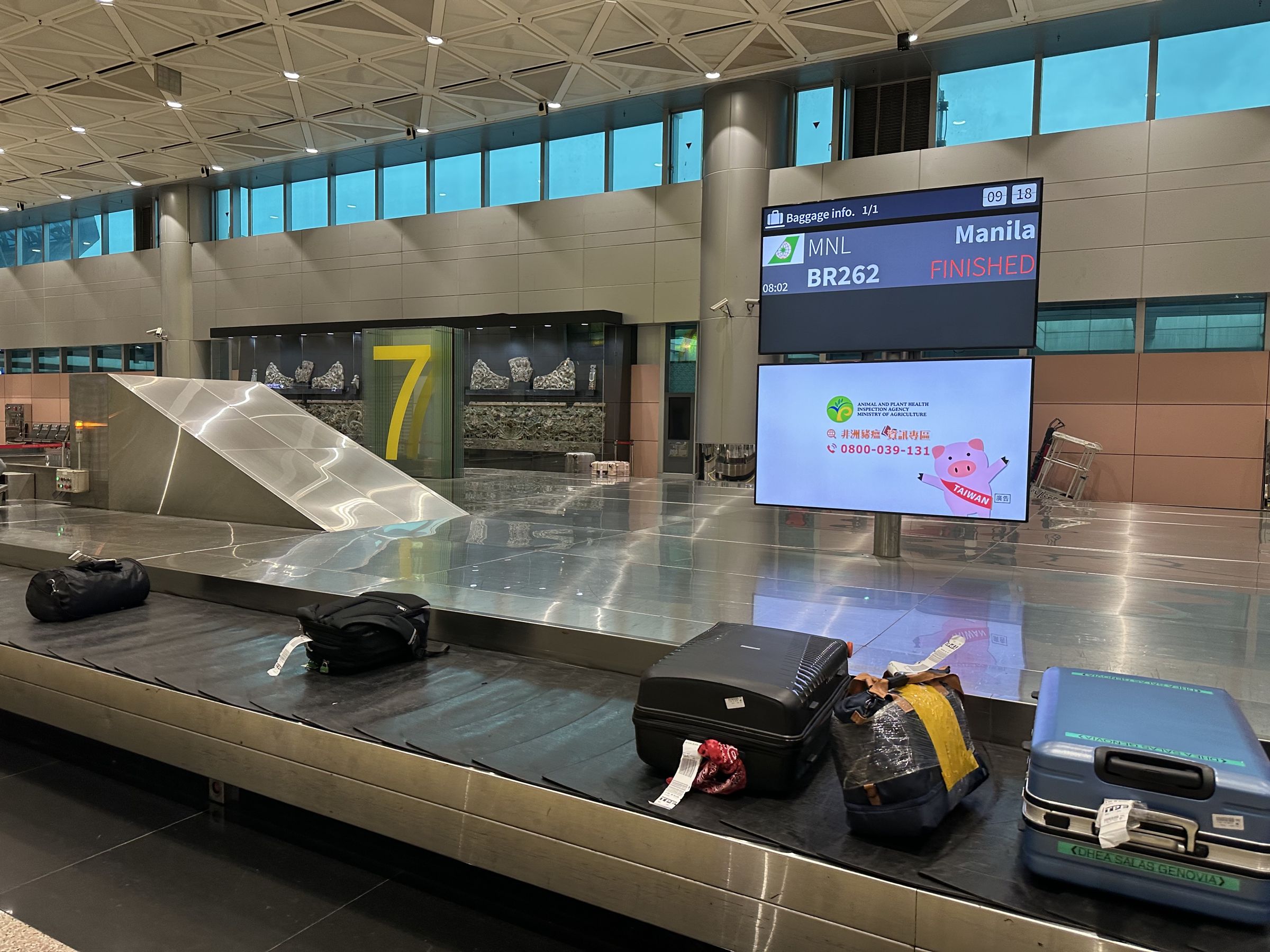 調整旅客資訊顯示方式,提升場域辨識體驗,讓旅客在行李提領時也能獲得即時的資訊支援。(桃園國際機場提供)