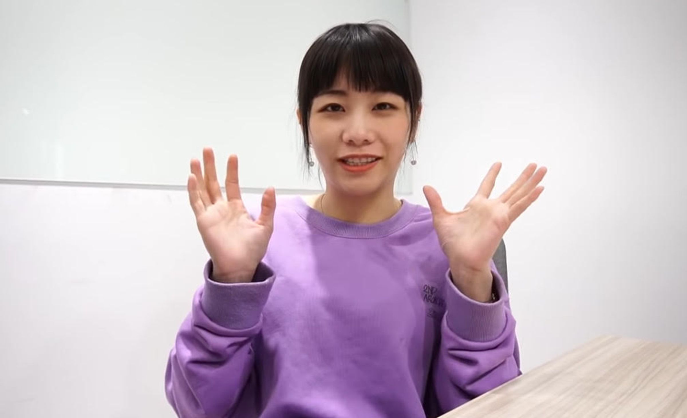 YouTuber路路LuLu曾在直播中揭露童年遭哥哥朋友聯手性侵。(翻攝YT@路路錄LULU)