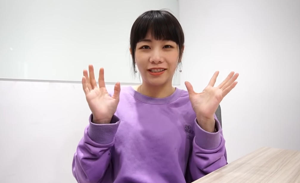 YouTuber路路LuLu曾在直播中揭露童年遭哥哥朋友聯手性侵。（翻攝YT@路路錄LULU）