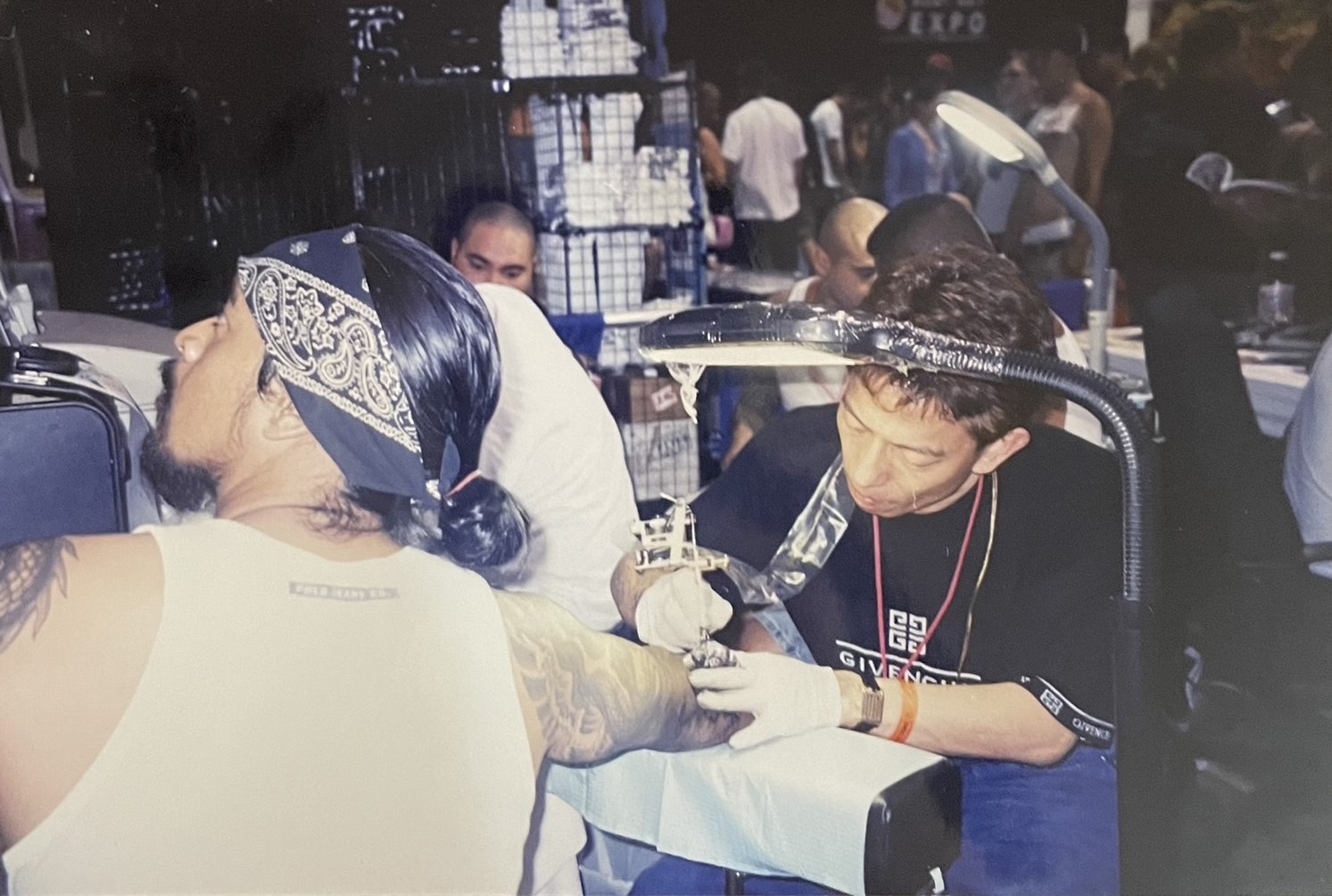 富哥2000年初曾到LA參加刺青展，因採Free hand在現場造成轟動。（彫富提供）