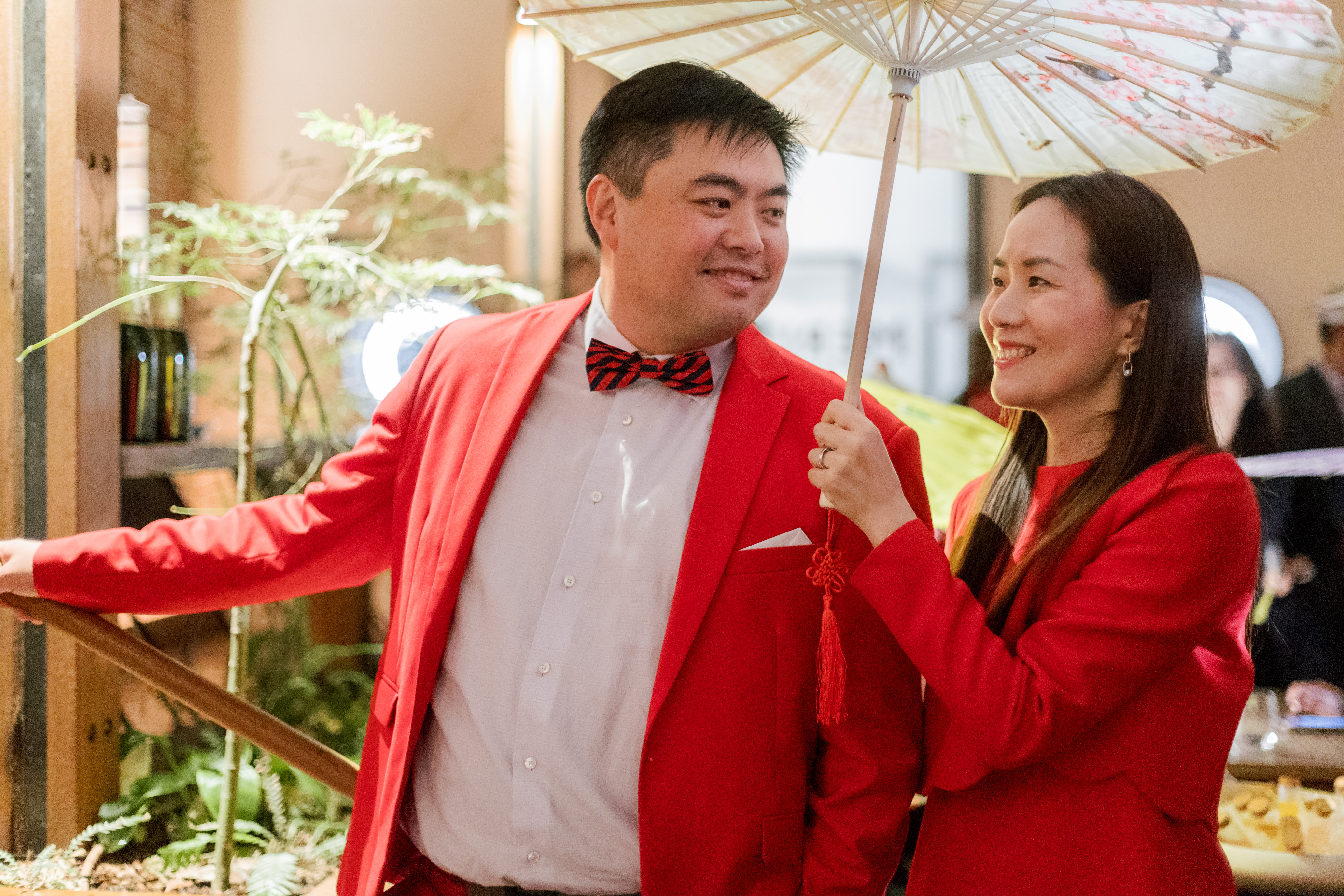 Nature's Care總經理Michael與妻子是當天主人，以一身喜慶紅衣參與盛會。（Nature's Care提供）