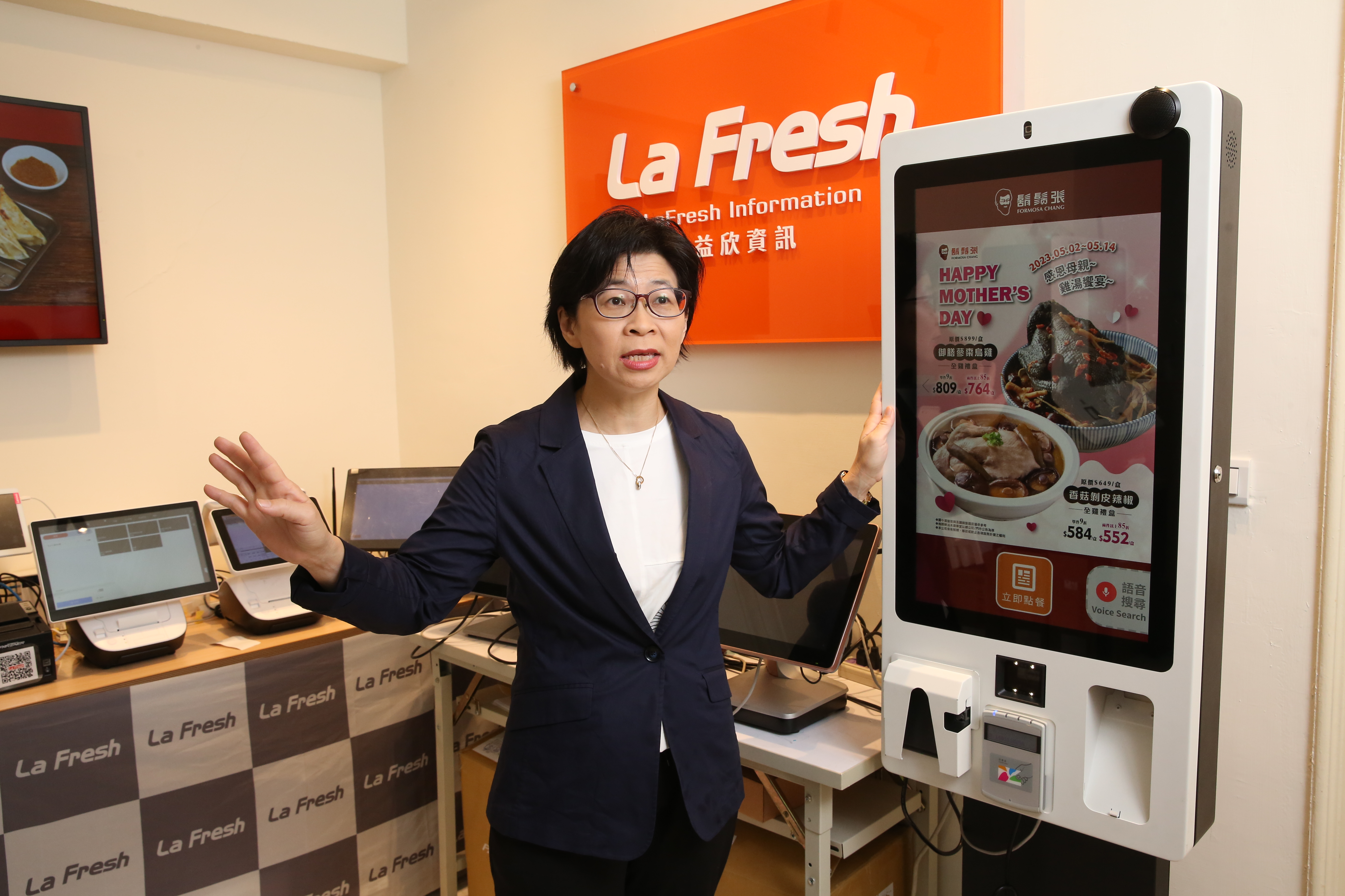 益欣執行長康惠媚表示，有佳世達集團撐腰，客戶更信賴益欣，願意給益欣較大的訂單。