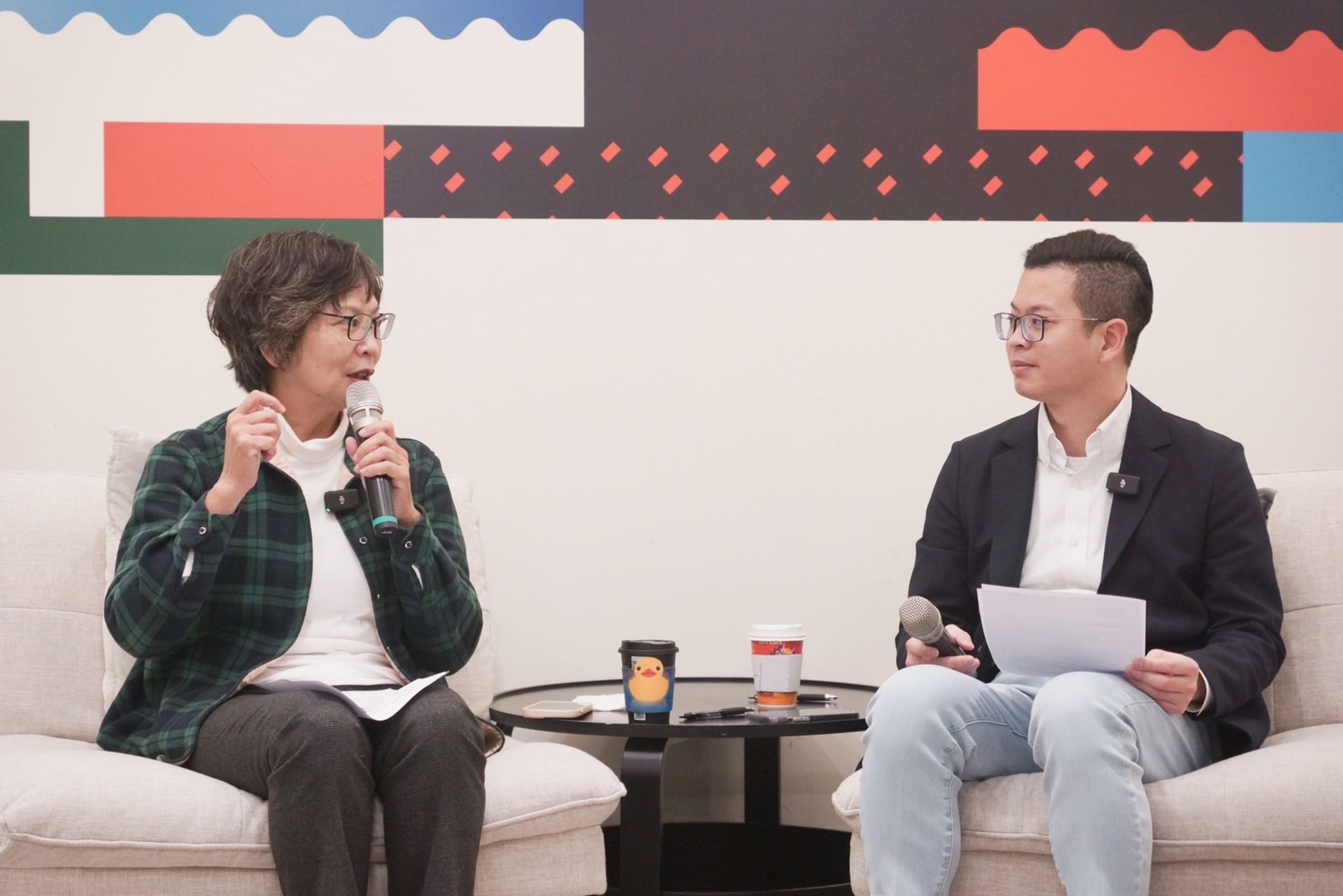 凌濤今與前民眾黨立法委員蔡壁如合體,展開「大白話」對談。(凌濤提供)