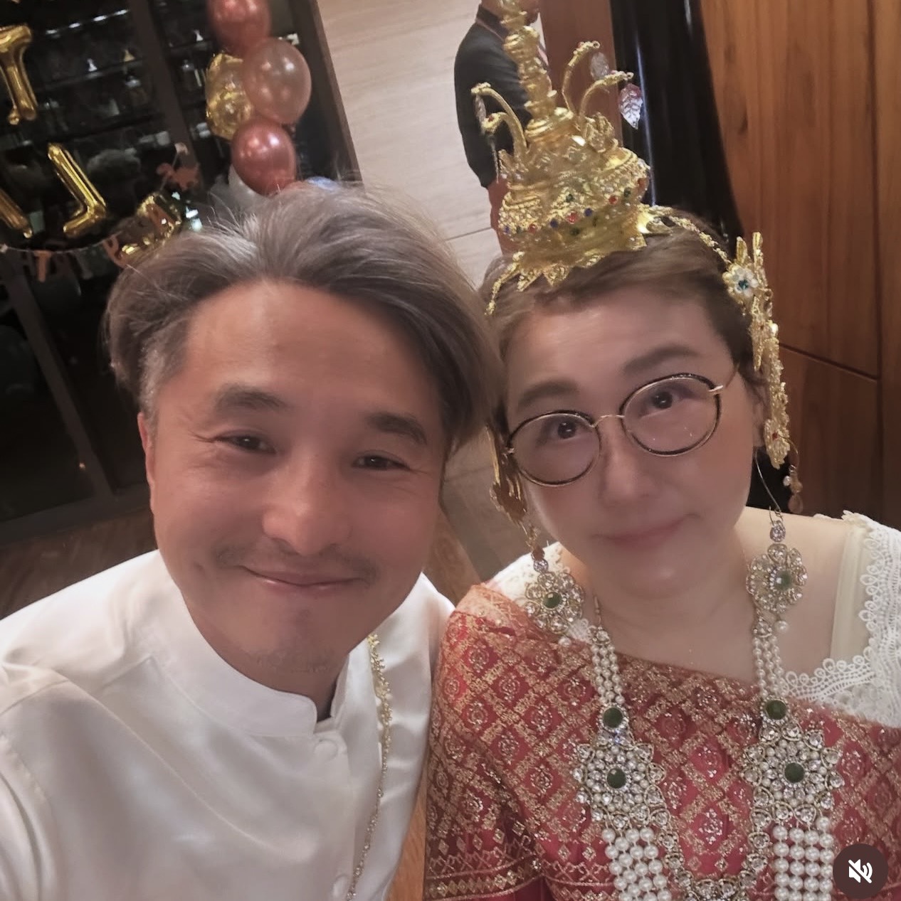 王少偉也特別感到曼谷為藍心湄慶生。（翻攝自IG）