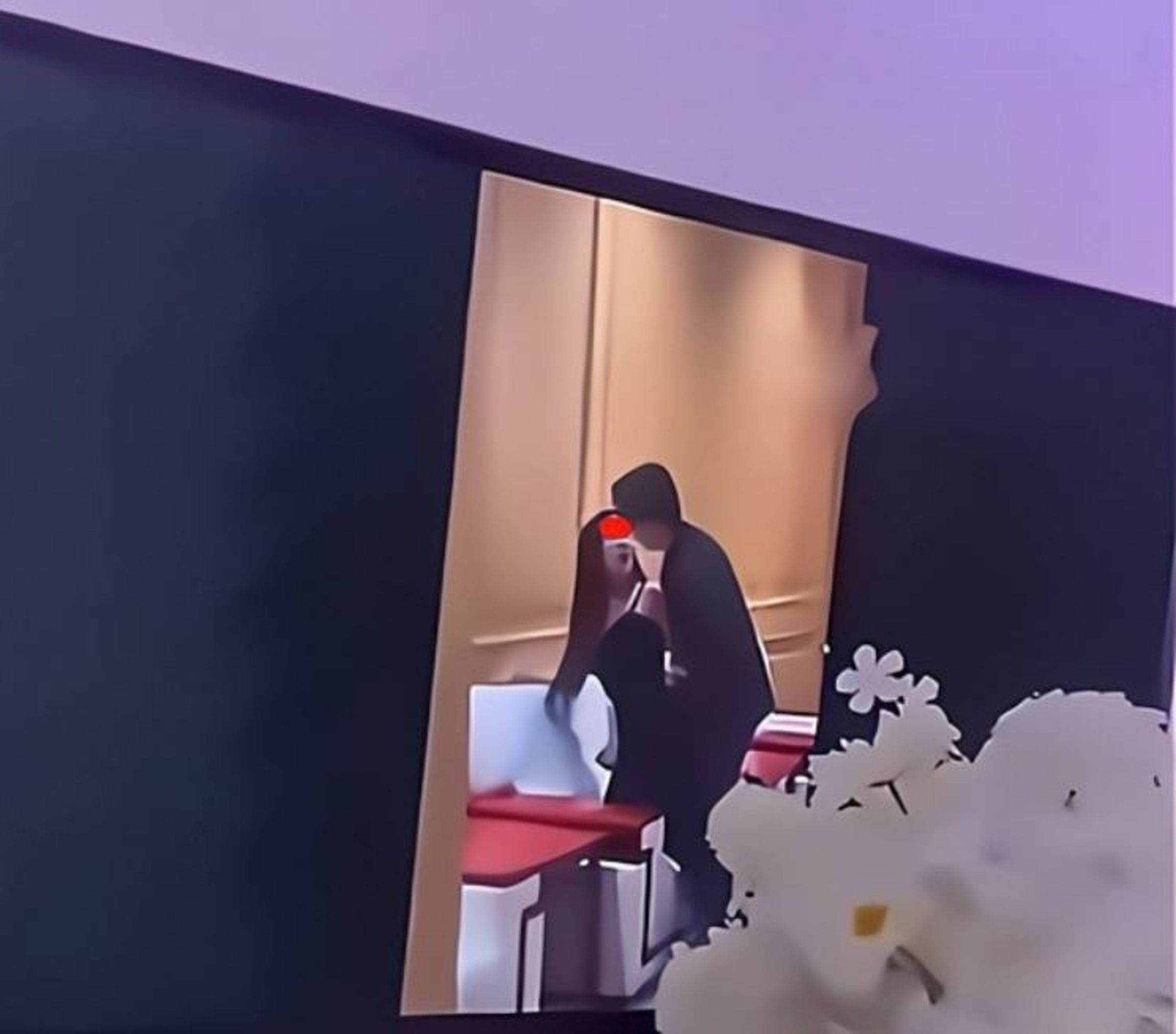 準新娘在婚前出軌被抓包。(翻攝微博)