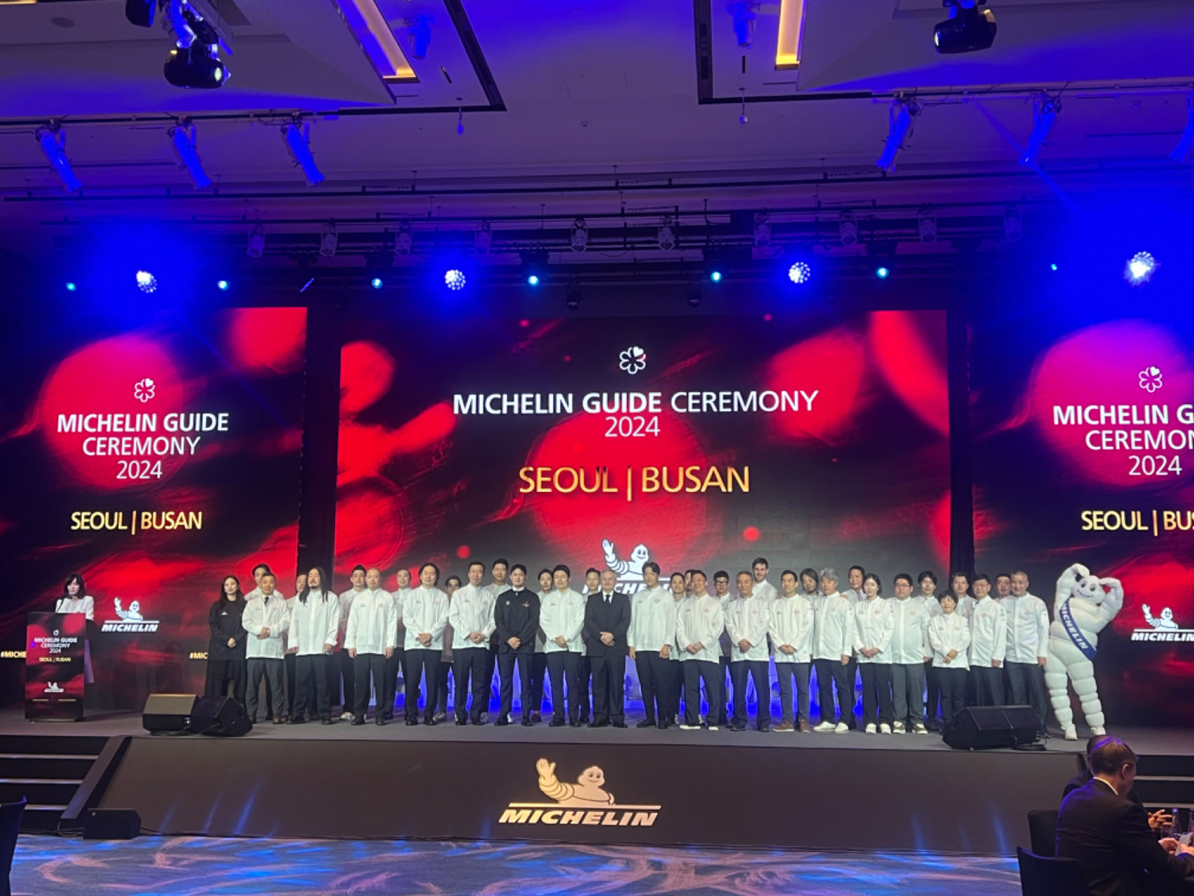 韓國米其林指南2024最新版名單公布，新增釜山為米其林評選都市，2月22日的頒獎典禮上，首爾與釜山兩地的得獎主廚共聚一堂。