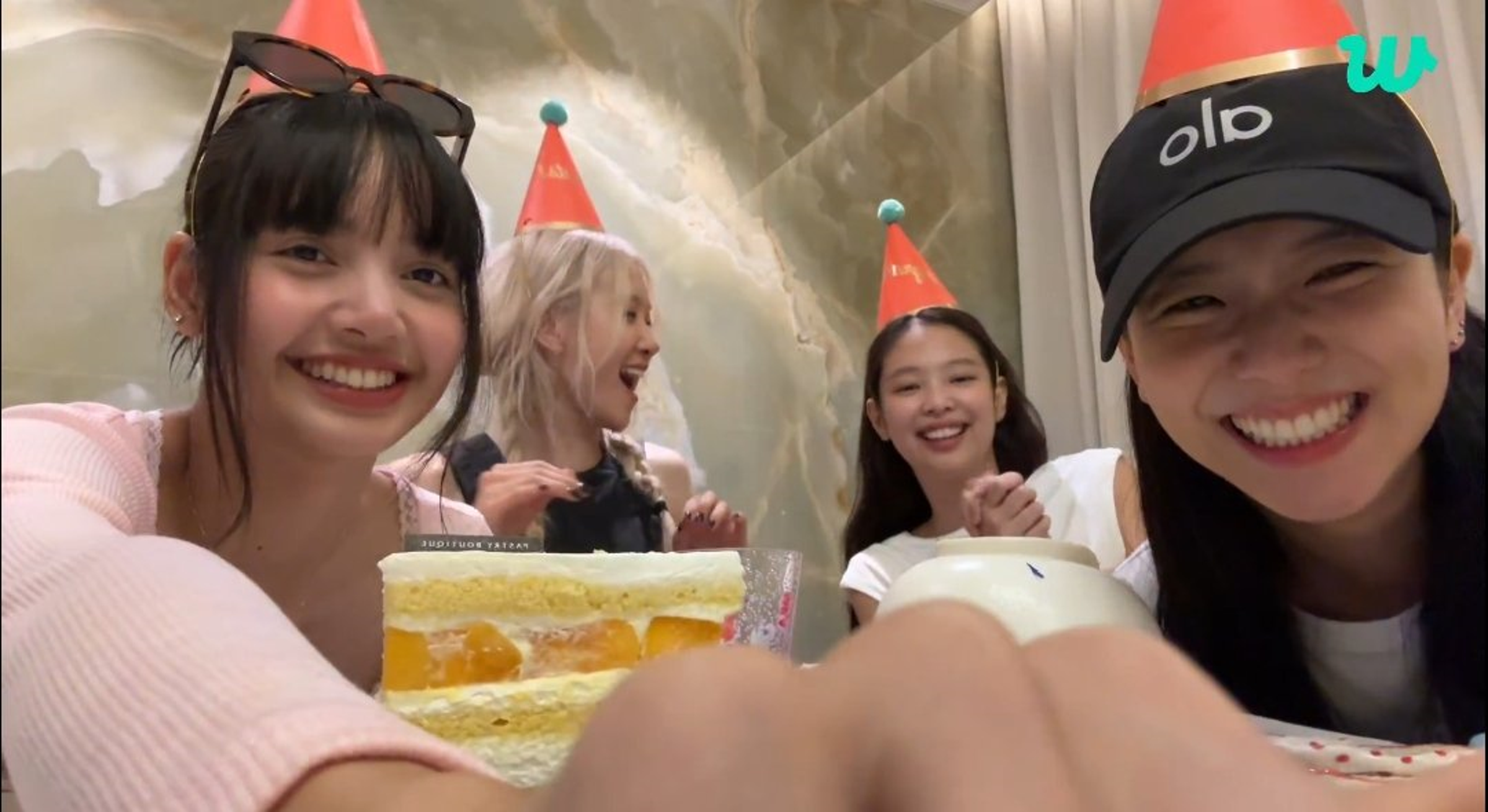 BLACKPINK慶祝出道8週年開直播與粉絲同樂。(網路圖片)