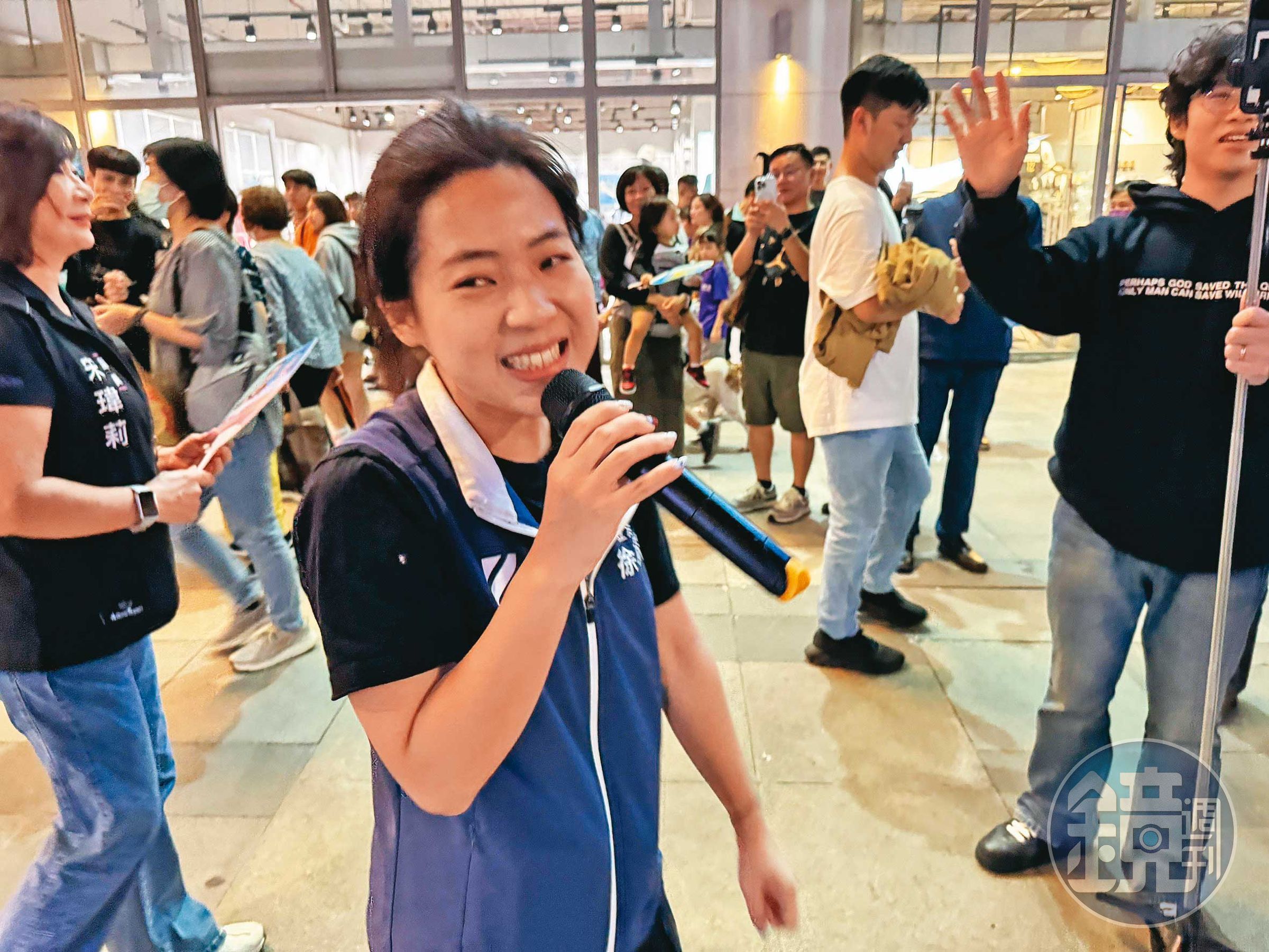 國民黨北市立委徐巧芯近日大量發放政績文宣,被解讀是提前防罷免。