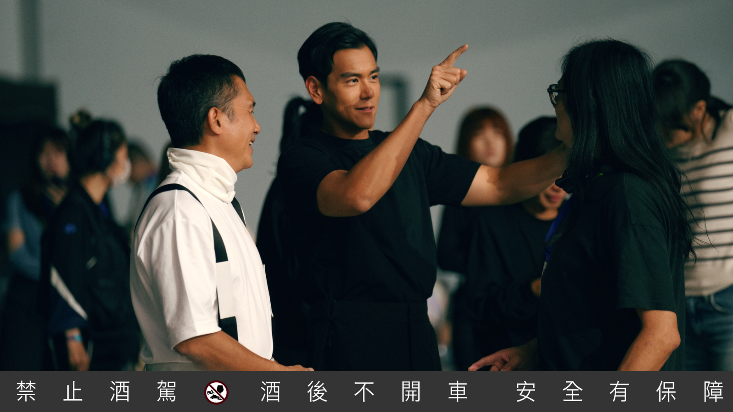 梁朝偉與彭于晏在微電影中提及:「當你抵達成功,或已身處巔峰,是否還有膽識,迎接新的挑戰?」與馬爹利「人生是場飛翔」的精神相互輝映。