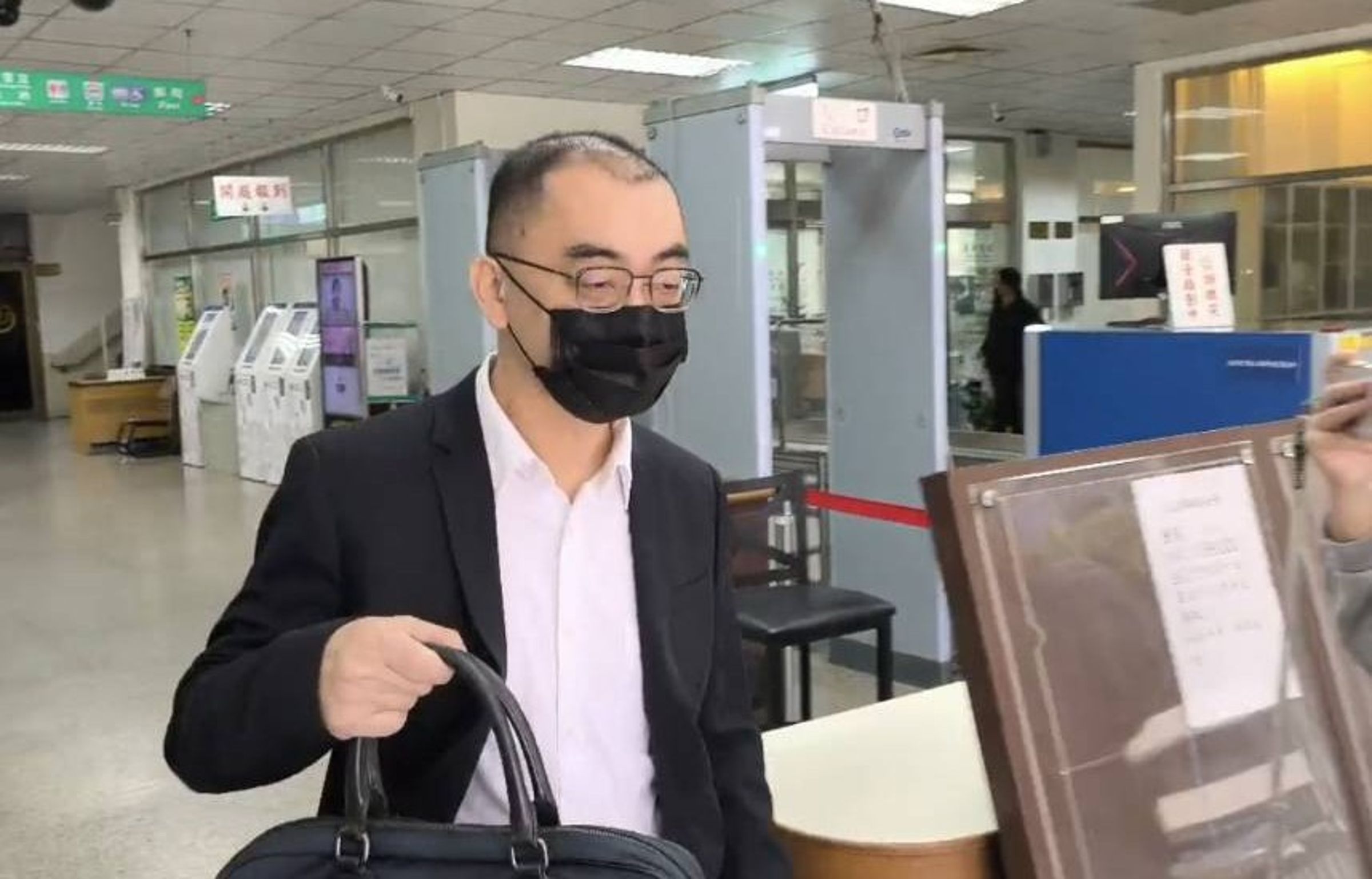 日本凸版除了提出國際仲裁,並對聚奕投資假扣押20億元,自稱賈家代表人林勇任日前才因涉嫌誠美材掏空案被判刑6年。(讀者提供)