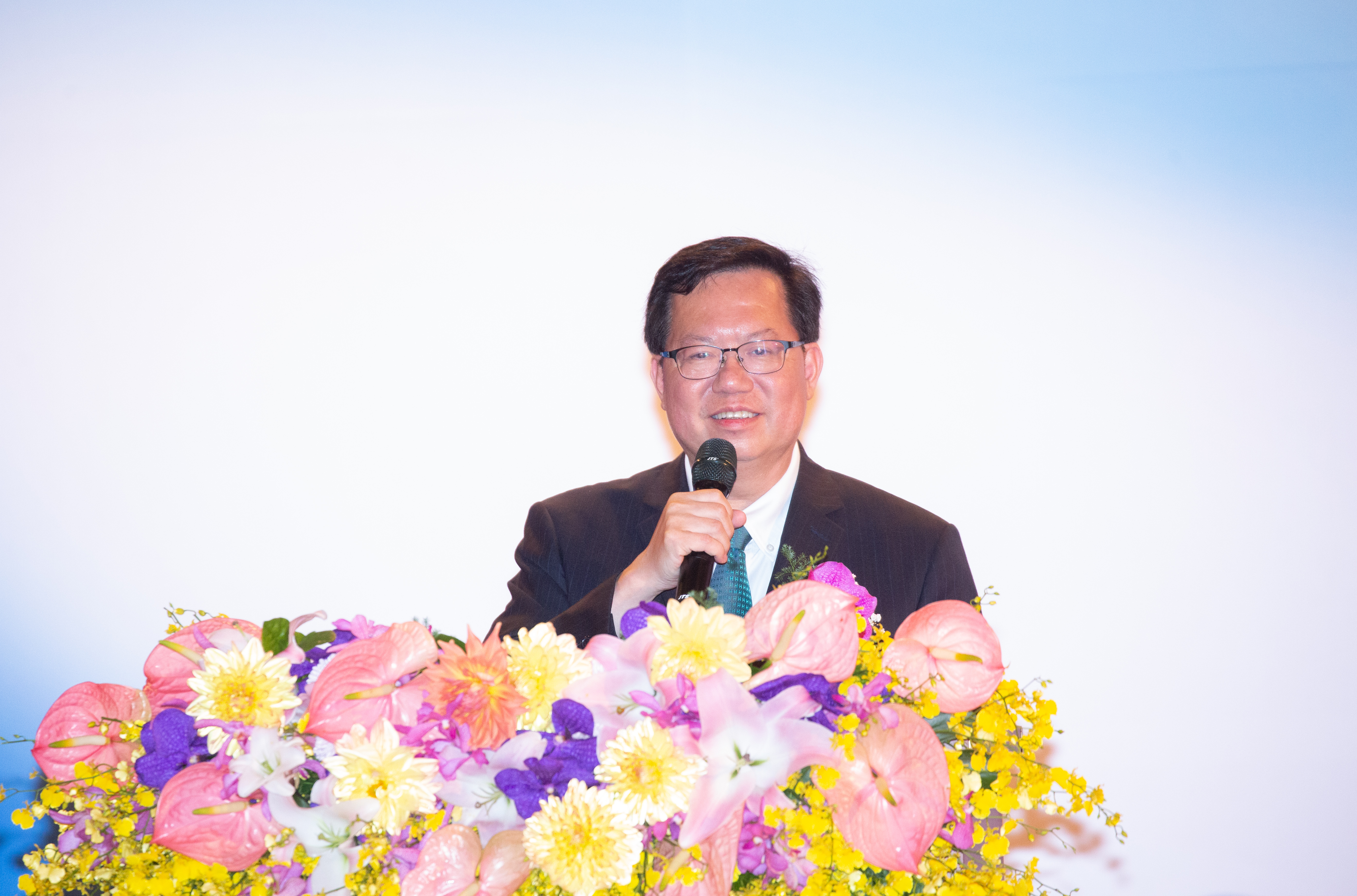 行政院副院長鄭文燦遭爆赴澳門接受性招待，駁斥稱是低級抹黑。