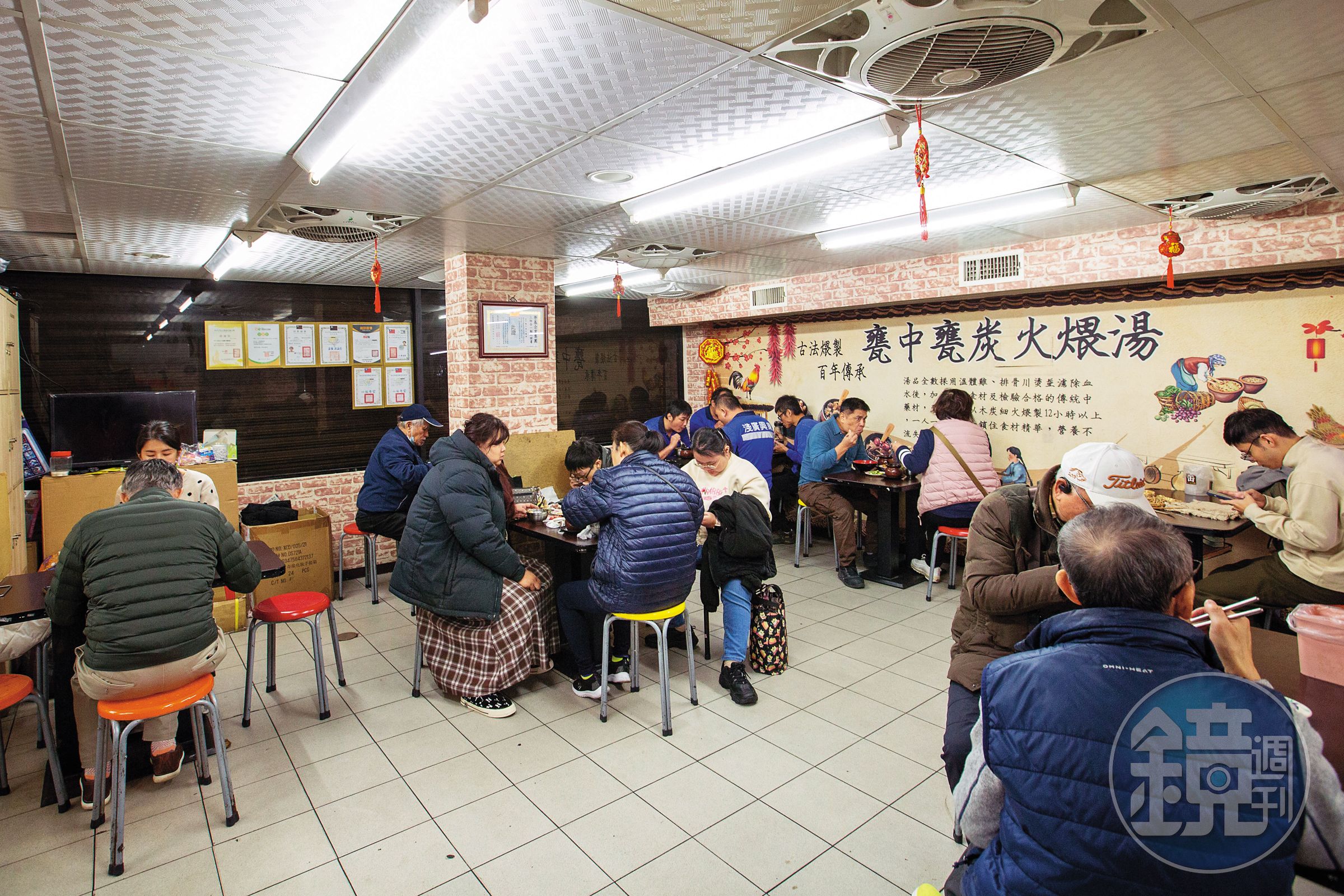 冬天中午用餐時間一到，店內馬上湧入人潮。