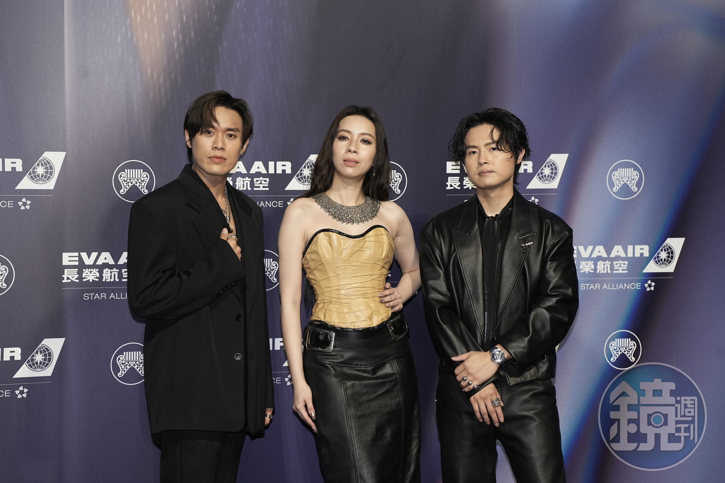 告五人以《我們就像那些要命的傻瓜》入圍本屆金曲獎最佳樂團獎,犬青(中)一襲米色褶皺馬甲性感亮相。