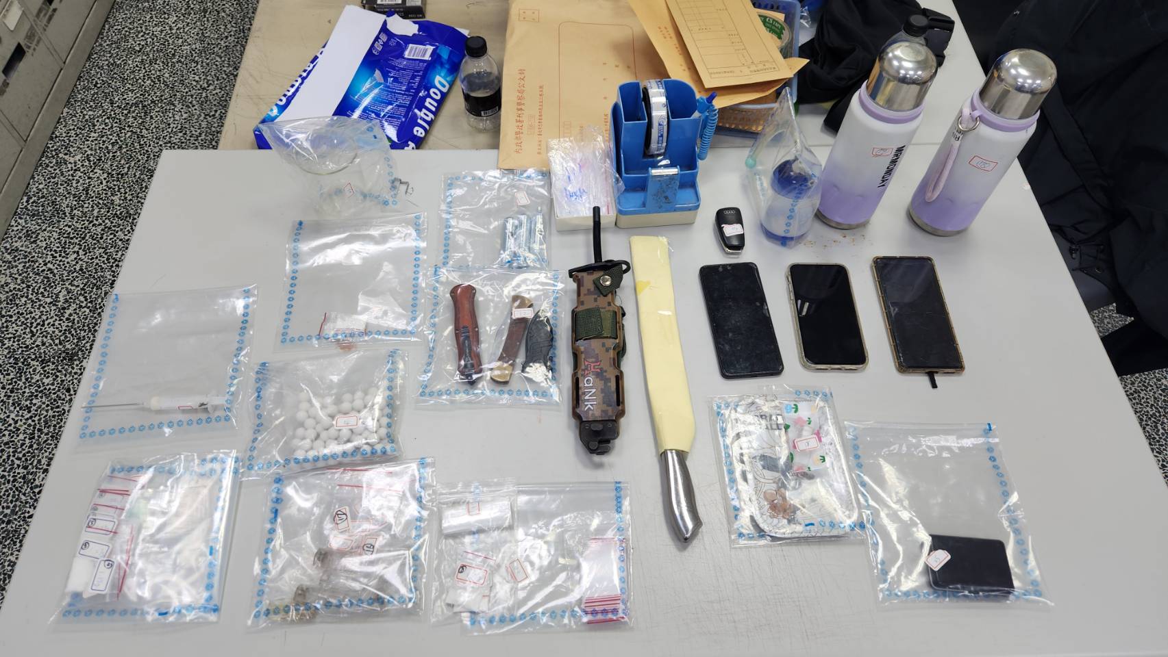 三重分局偵破依托咪酯毒品案證物。警方提供