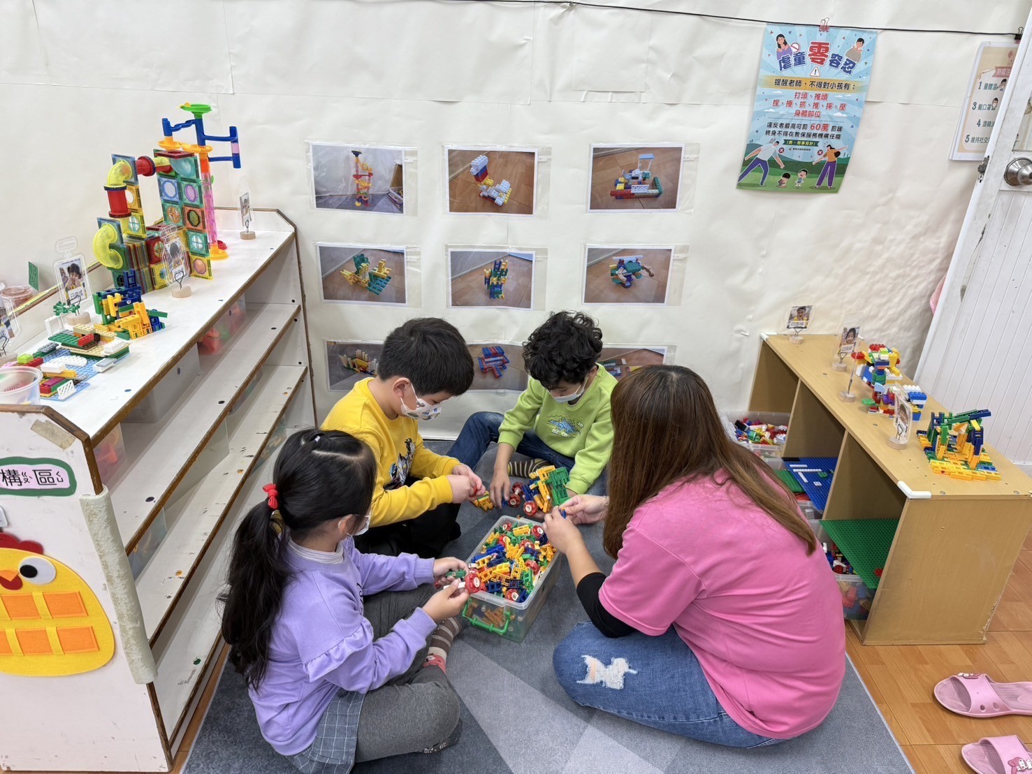 南市教育局印製海報要求幼兒園張貼,時刻提醒幼教師勿違法。(南市教育局提供)