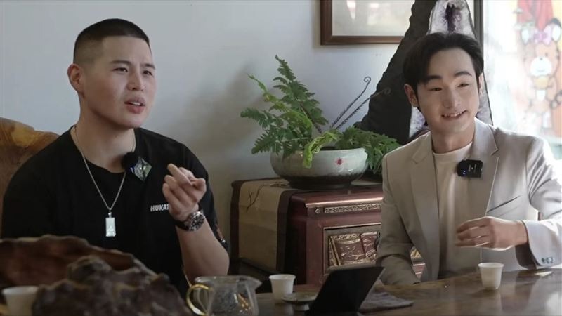 八炯影片揭中共收買台灣網紅，中國國台辦：邪不壓正、清者自清。（翻自攝徒日記YouTube）