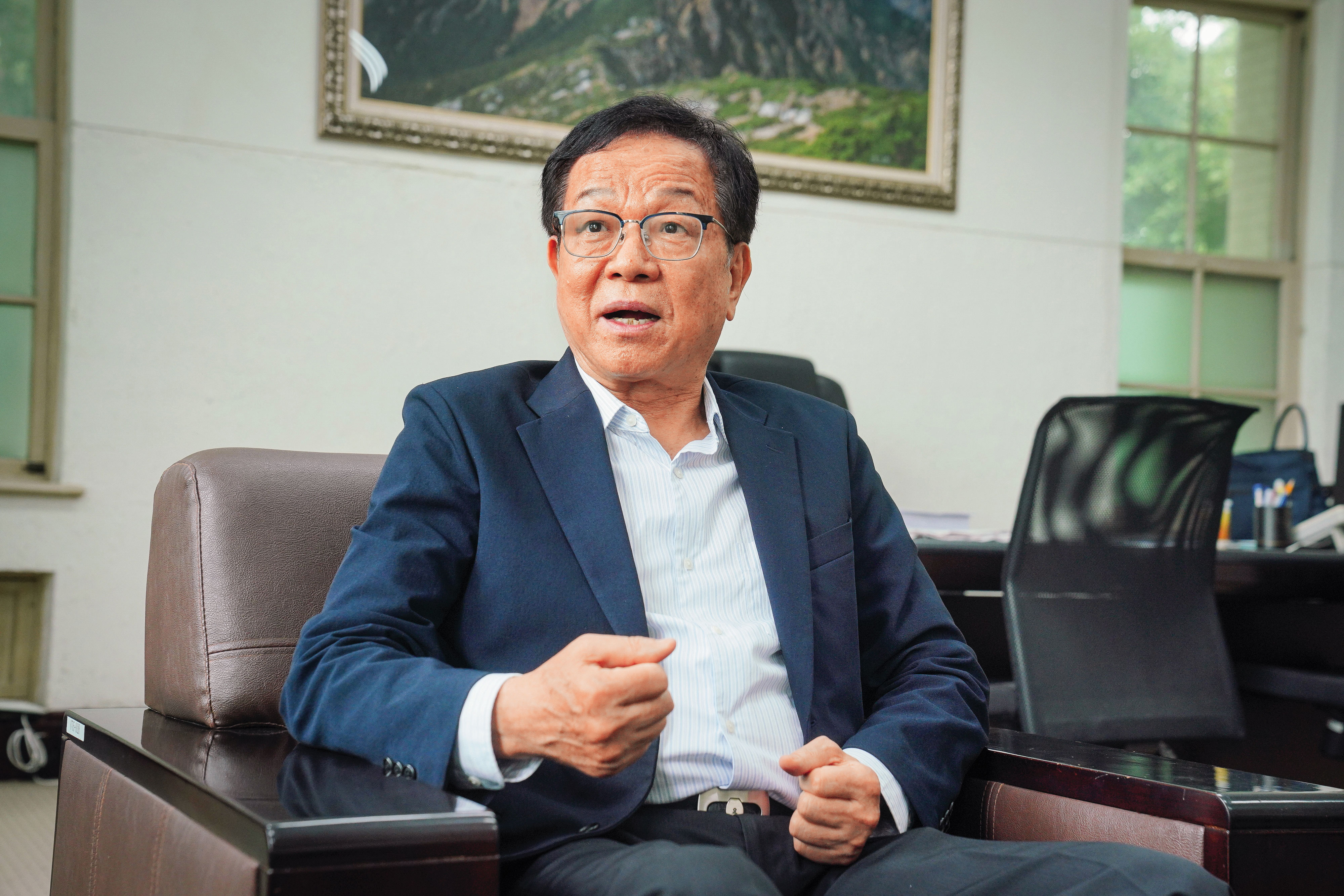 台糖董事長吳明昌一上任就到處跑，要找出台糖在各領域的優勢與問題點。
