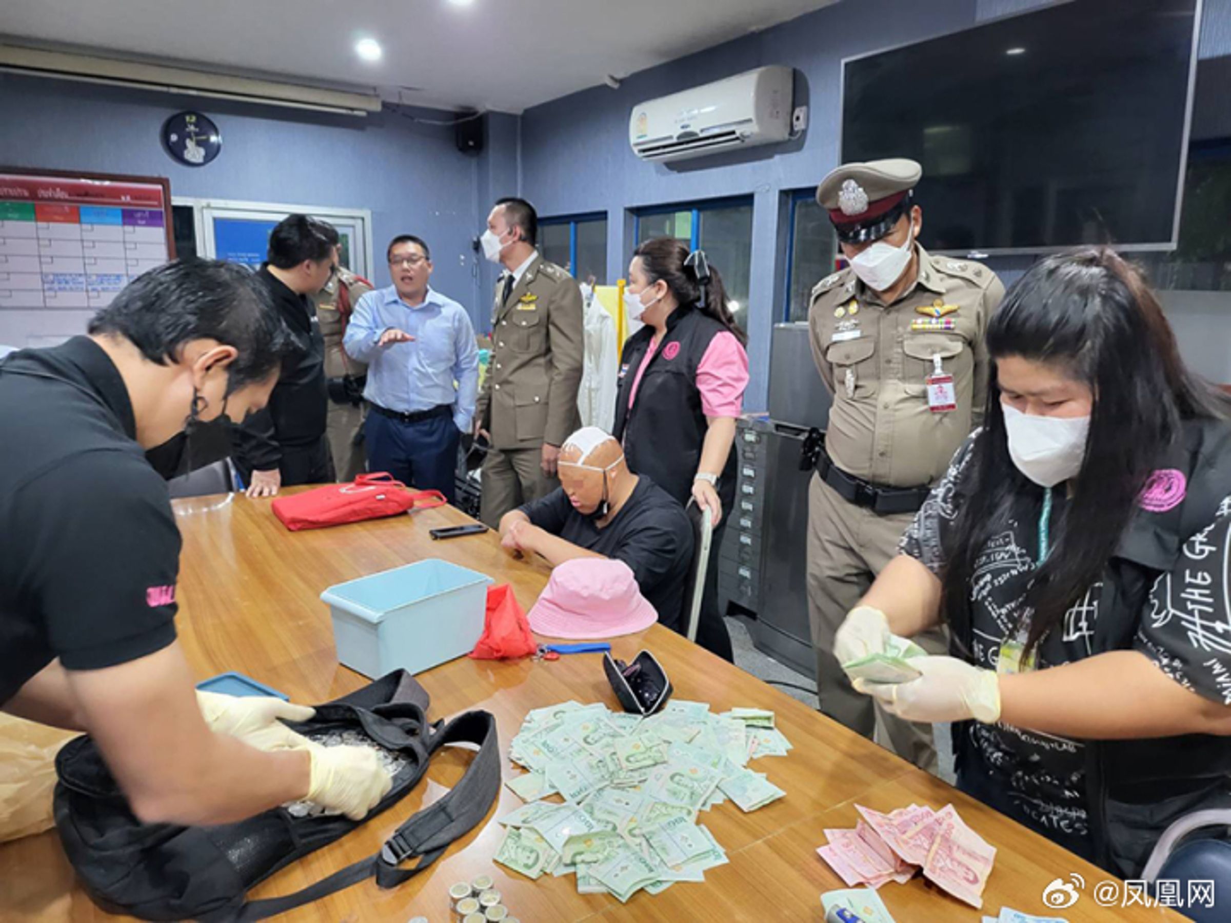 泰國警方近日在曼谷逮捕多名中國籍行乞者。(翻攝自微博)