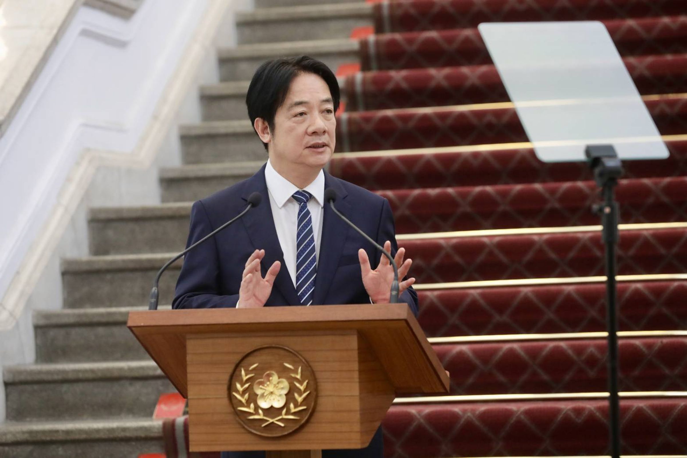 總統賴清德今在就職週年演說後被問及核電重啟的問題時做出回應,提出2必須及3原則。(鏡報新聞網林煒凱)