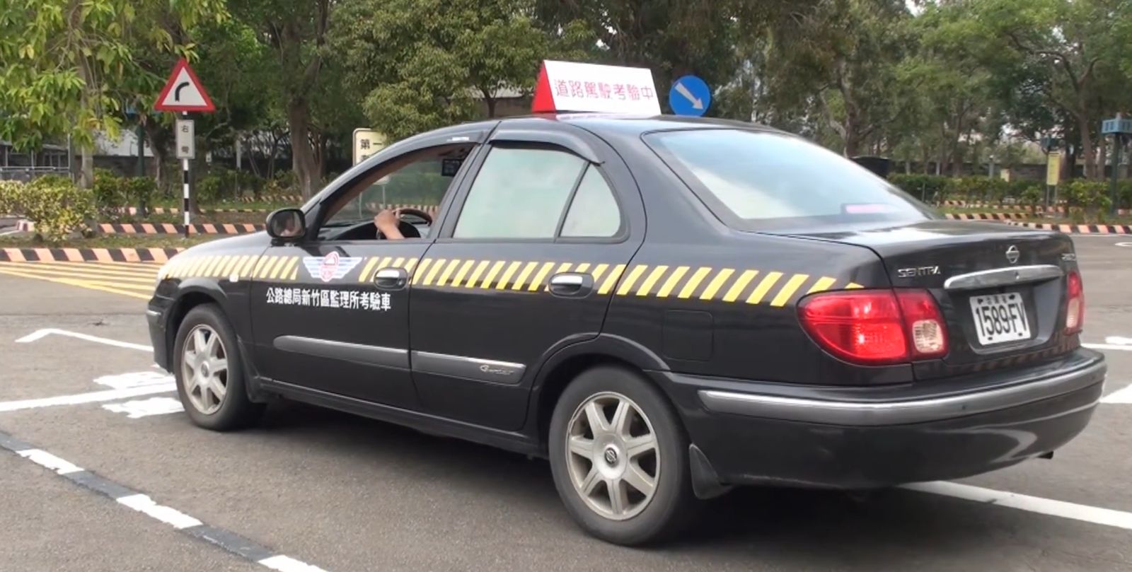 網瘋傳明年駕照效期只到70歲「要換趁現在?」 公路局闢謠:錯誤訊息