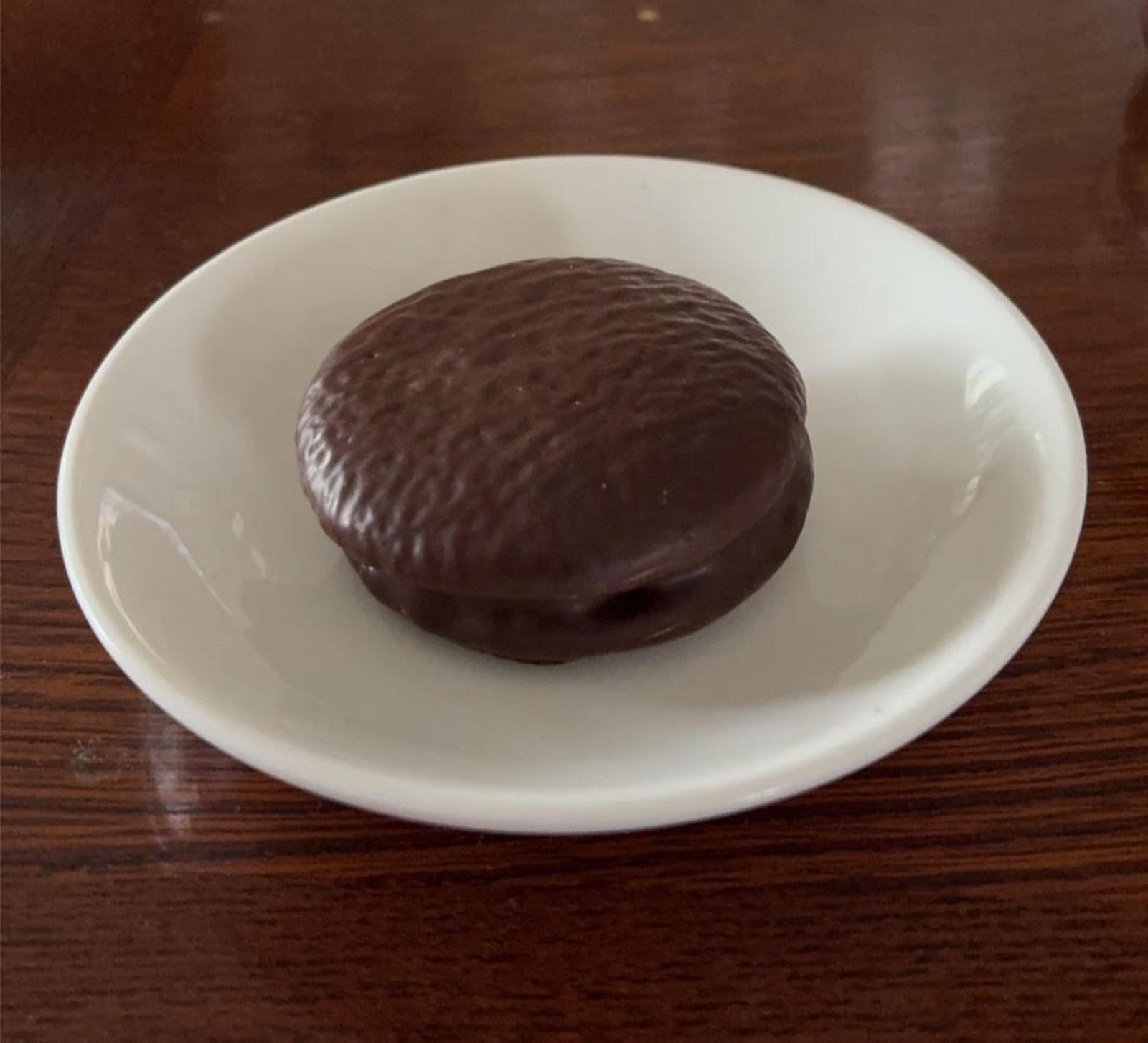 現代版悲慘世界!司機偷吃公司22元點心挨告判罰 39名同事作證逆轉判決