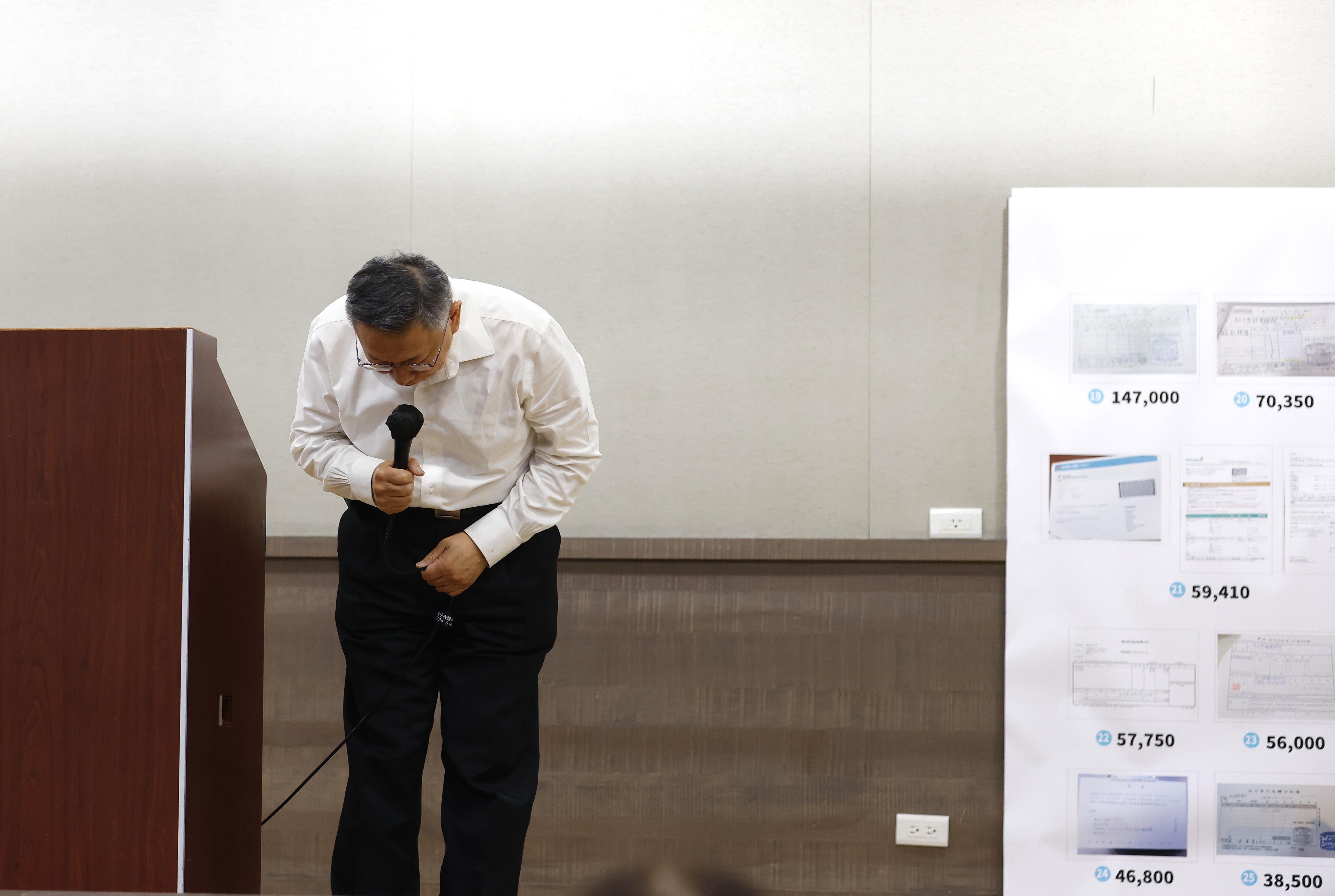 柯文哲因近期風波，向支持者道歉。