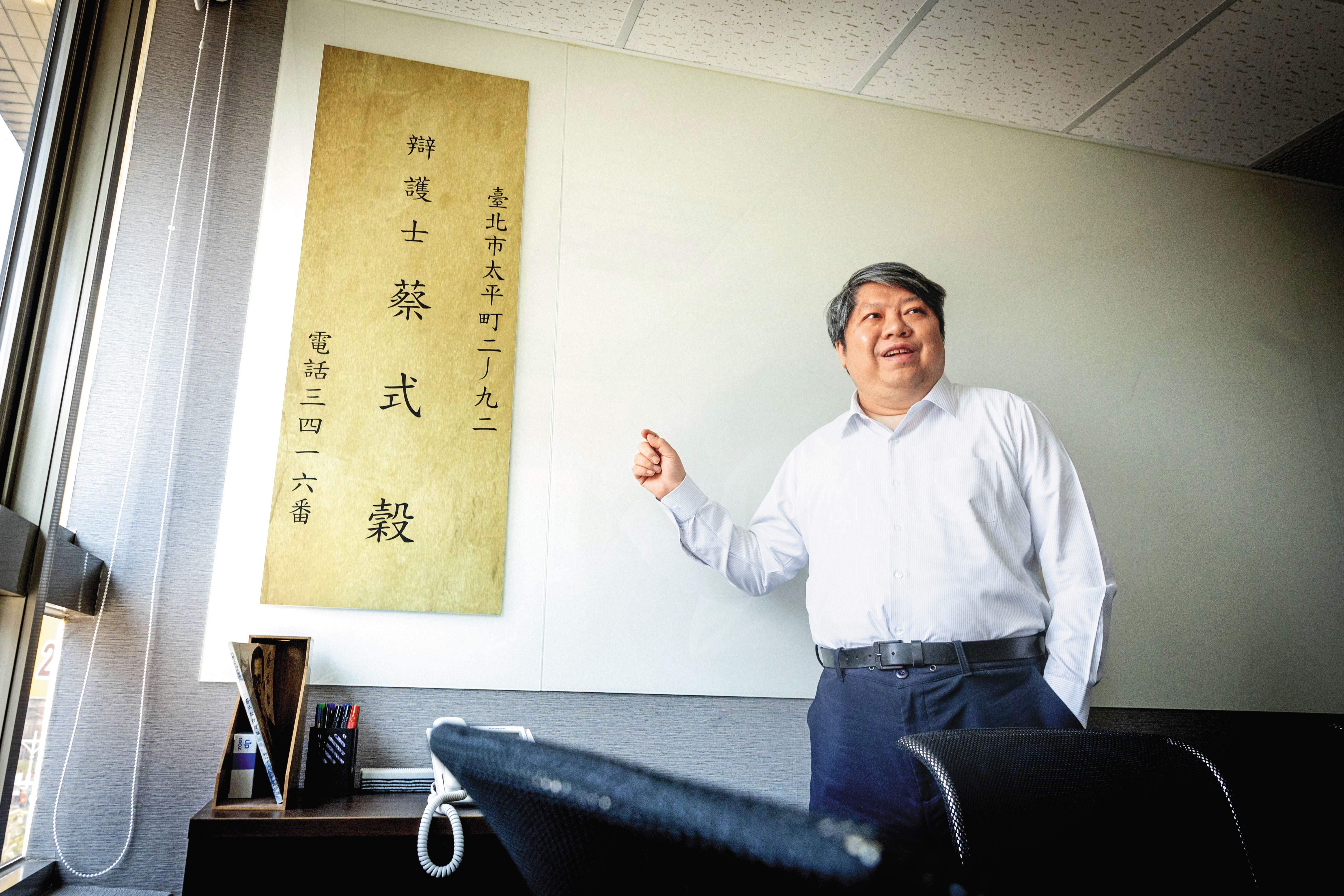 這間是「式穀廳」，賴中強說，蔡式穀是台灣第一位參與選舉的律師，當時在市街庄協議會選舉中獲全台最高票。