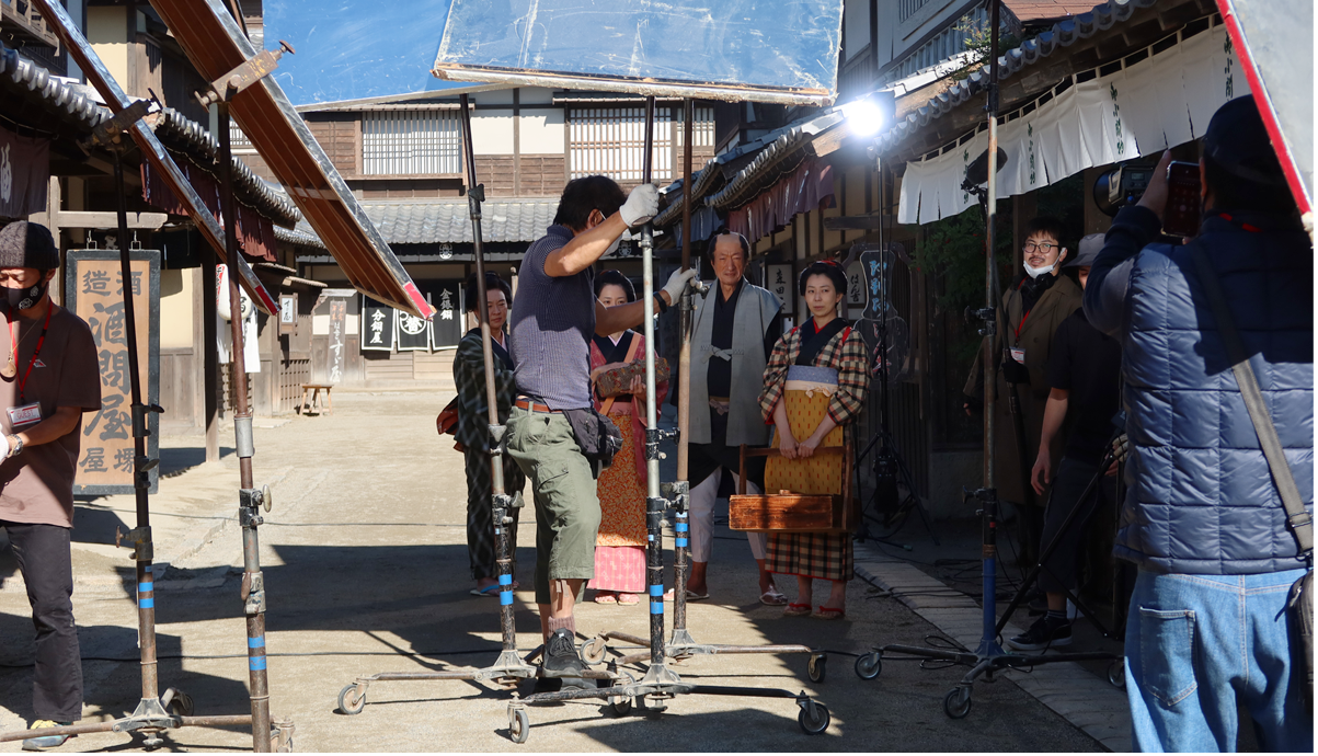 擁有百年歷史的日本東映京都攝影所破天荒支援《超時空武士》拍攝，從場地到服裝、造型、道具等提供全面協助。（光年映畫提供）