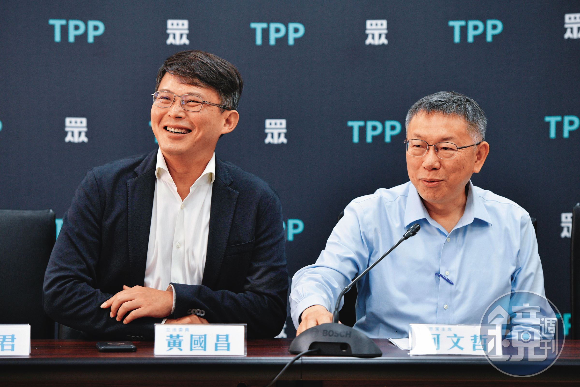 本刊掌握,柯文哲(右)交保返家後,白營傳話請柯與黃國昌(左)談清楚接班議題。