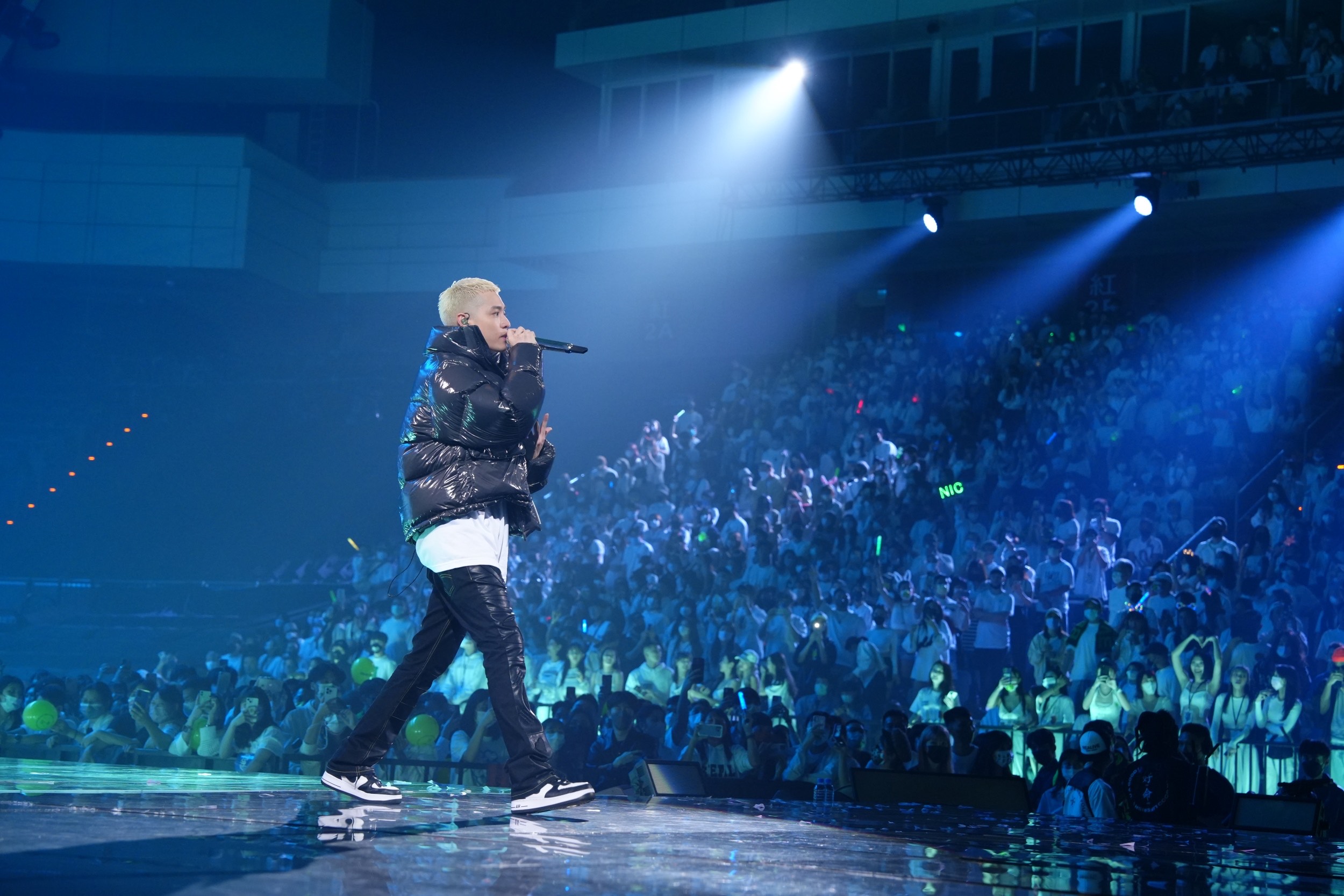 周湯豪舉行《REALIVE》東南亞巡演線上記者會。（環球音樂提供）