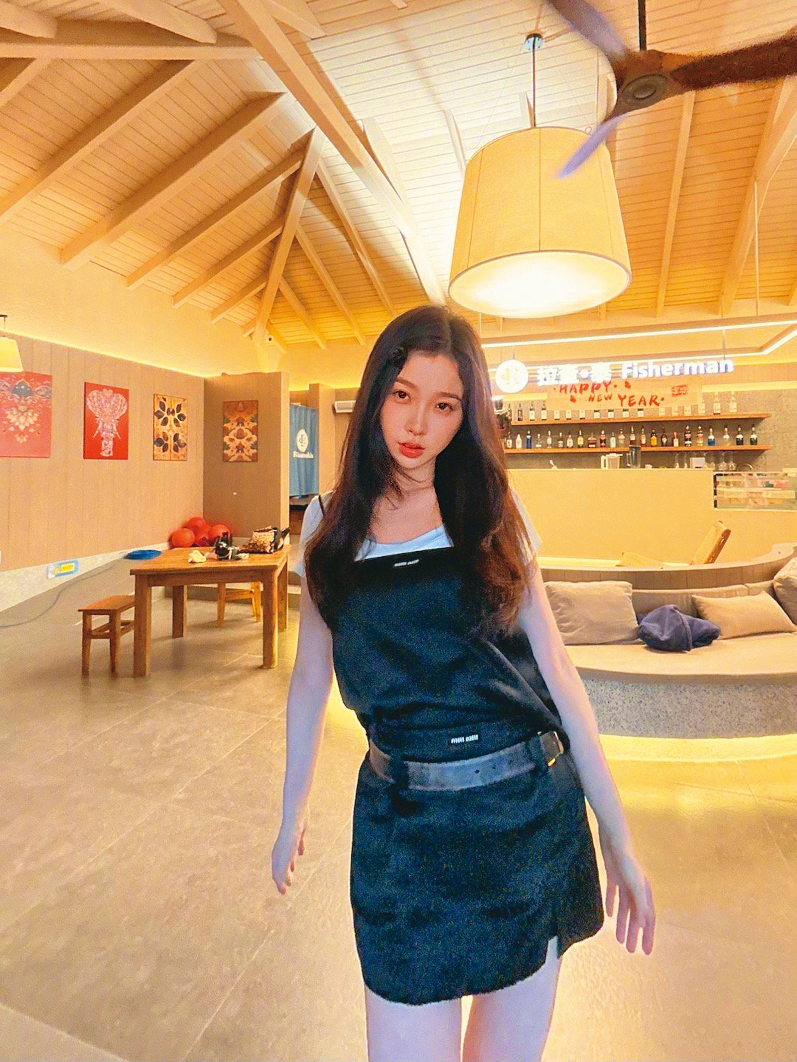 有大學生因抹黑虞書欣而被粉絲洗版，要求學校開除。（翻攝自微博）