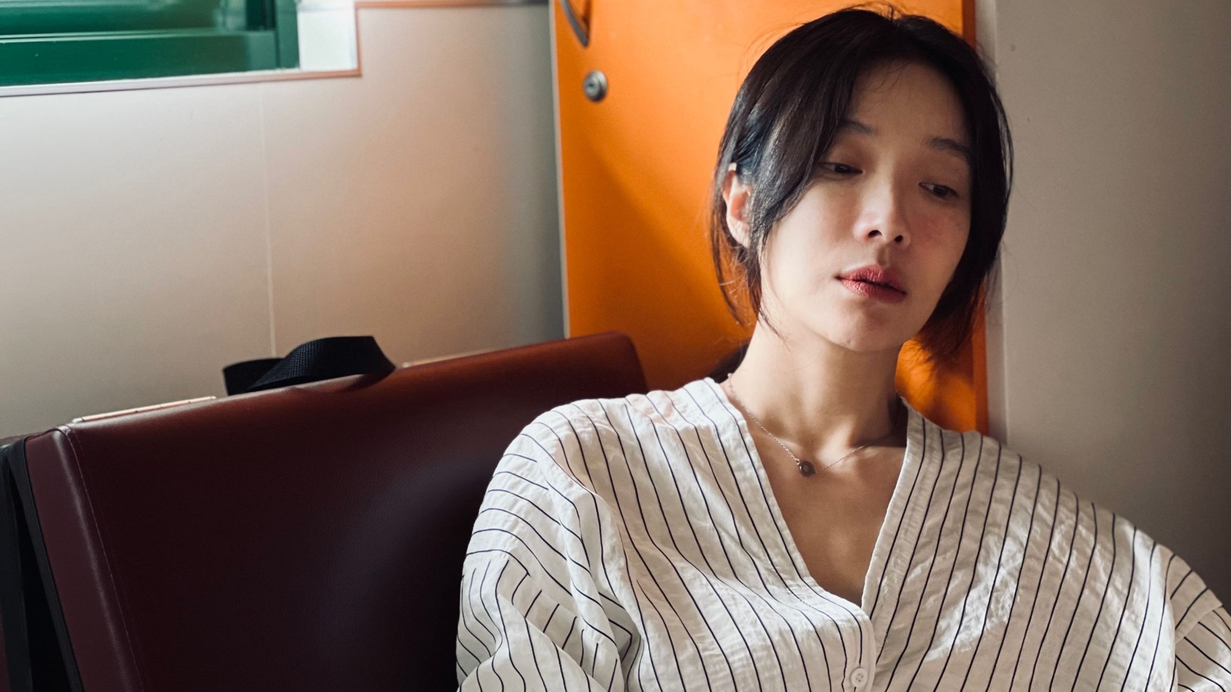 蔡淑臻在《左撇子女孩》中把成熟女性的困境與進退表現自然流暢。（光年映畫提供）