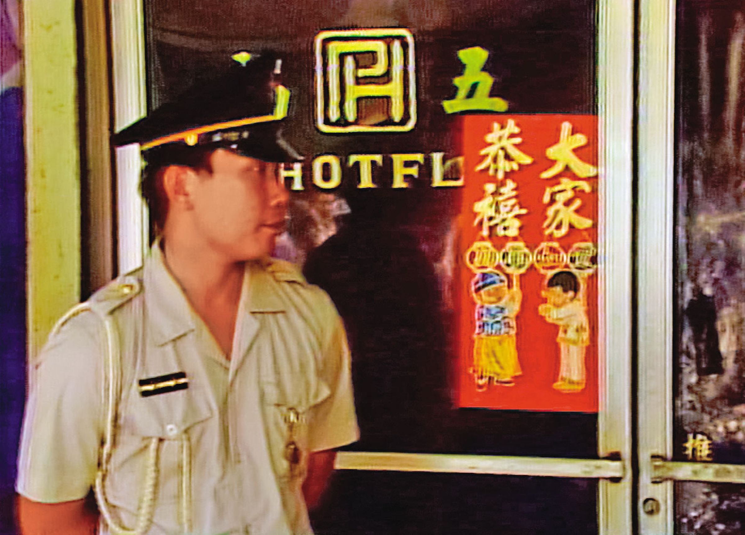 命案發生後，員警封鎖現場進行蒐證。（東森新聞提供）
