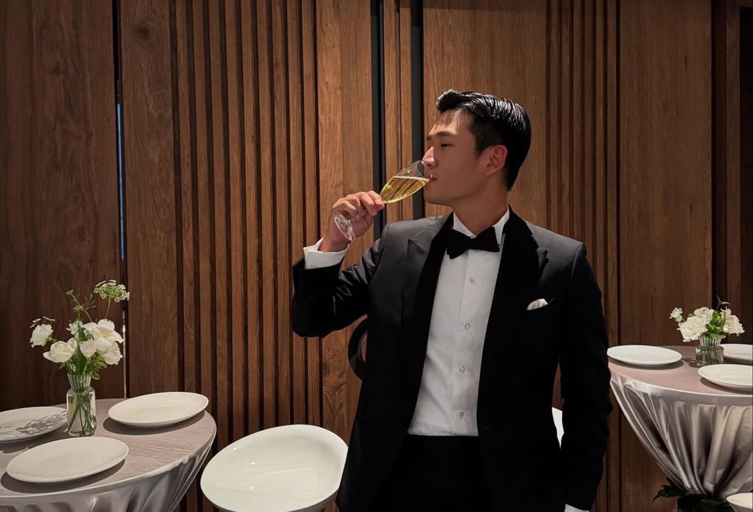 周興哲(Eric)在親友相聚下,昨慶祝三十而立。(星空飛騰提供)
