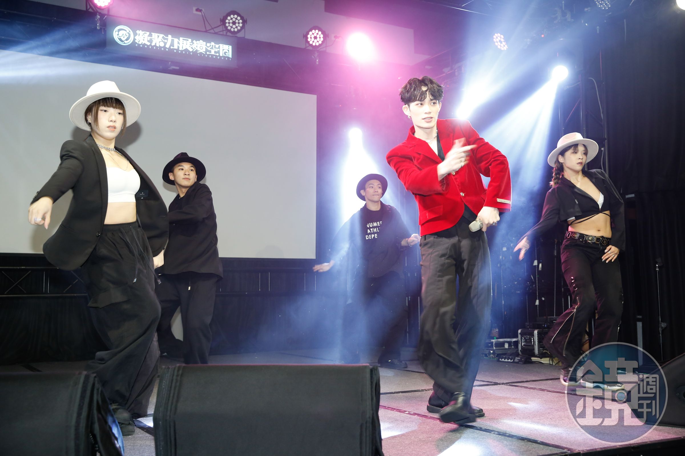 LCY呂植宇現場表演〈Dance with Me〉。