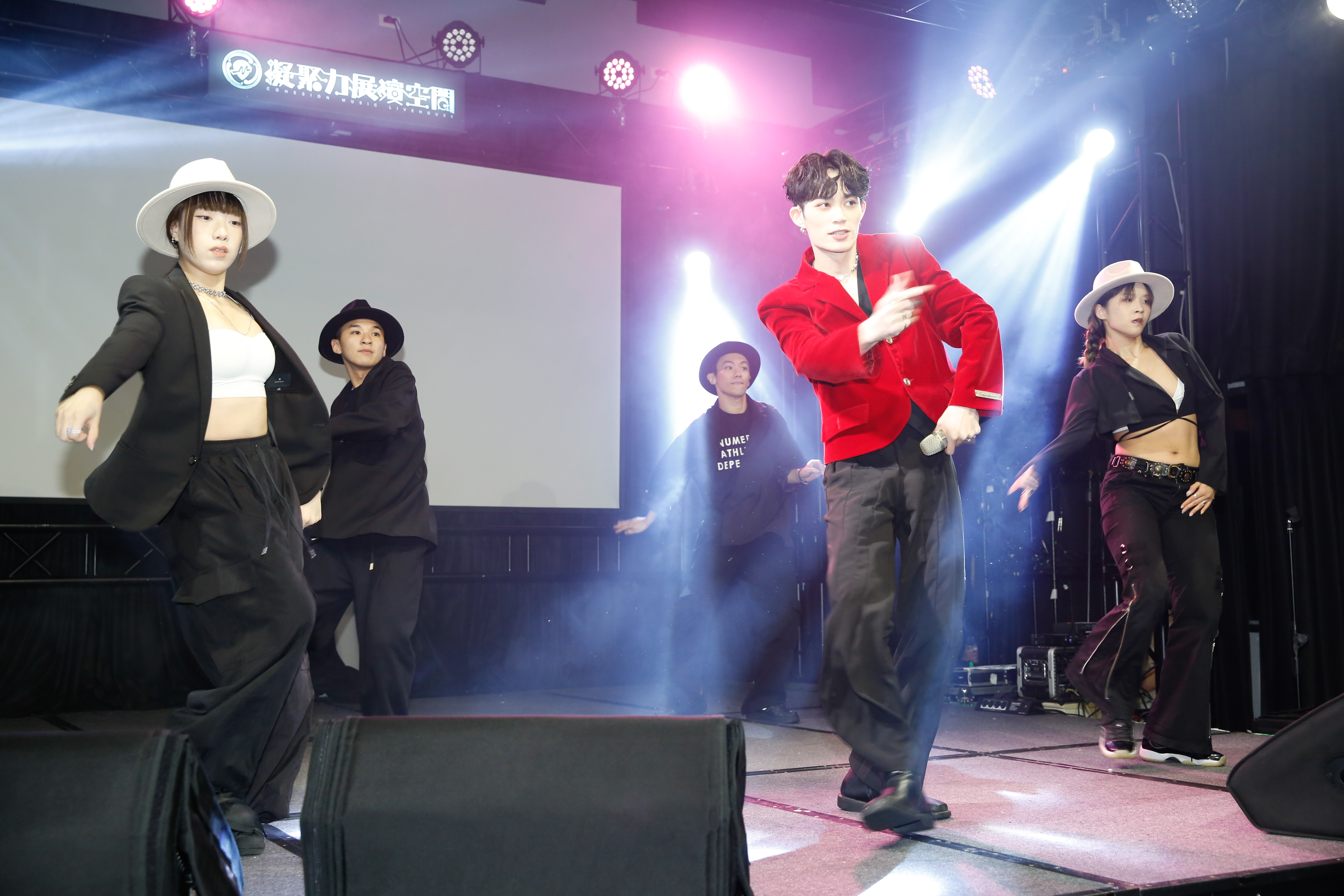 LCY呂植宇現場表演〈Dance with Me〉。