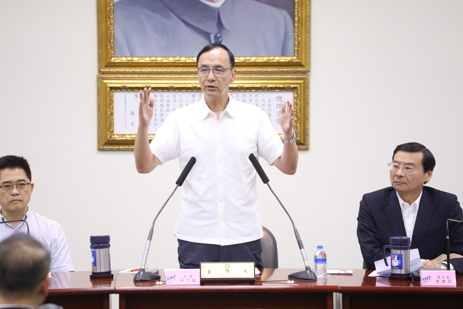 國民黨主席朱立倫今在中常會上重申「藍白合」主張。