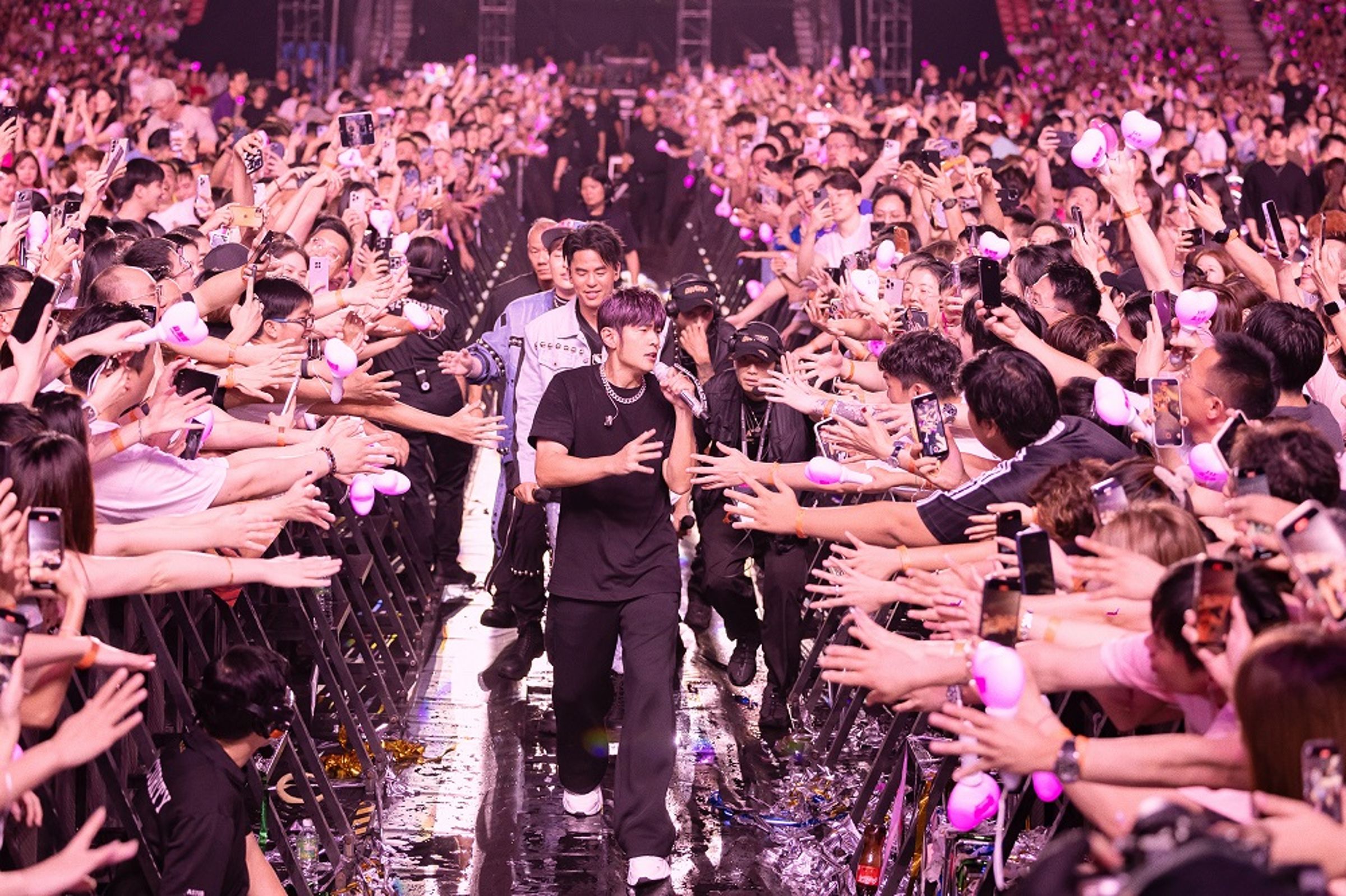 周杰倫大巨蛋演唱會一票難求，今加賣「部分視線遮蔽區」依然秒完售。（翻攝自杰威爾音樂 JVR Music臉書）