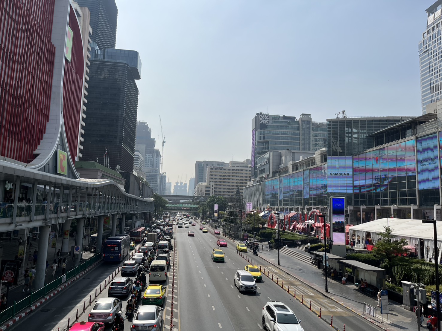 泰國政府為了振興觀光，宣布推出活動贈送20萬張免費來回機票。