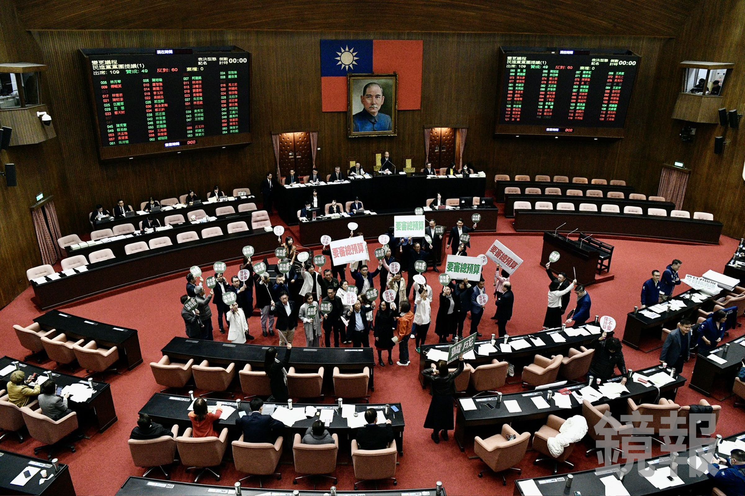 總預算已在立法院卡關216天，藍白以人數優勢拒絕排審，但考量年底選舉，傳出多名藍委呼籲應讓總預算案盡速付委。（鏡報李智為）