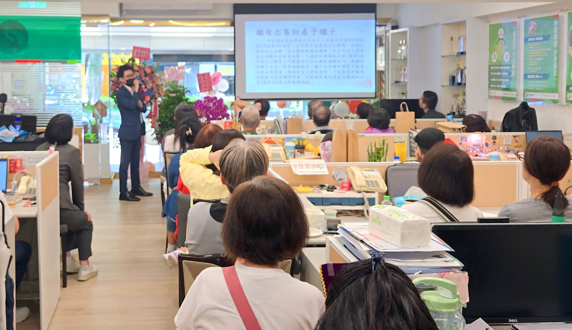 持續實踐「社區專家」美名,有巢氏房屋民生敦北加盟店彙整不動產與專業資源,舉辦節稅講座回饋當地居民。(永慶房產集團提供)