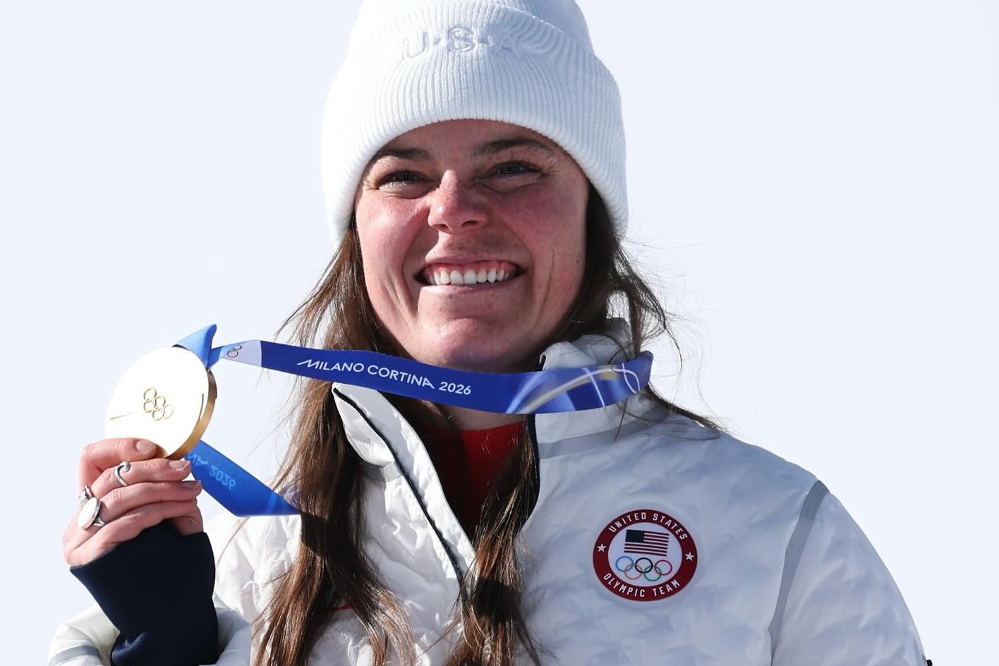 美國金牌得主布麗茲奪冠後興奮跳躍，結果掛帶斷裂，獎牌便應聲落地。（翻攝自布麗茲IG）