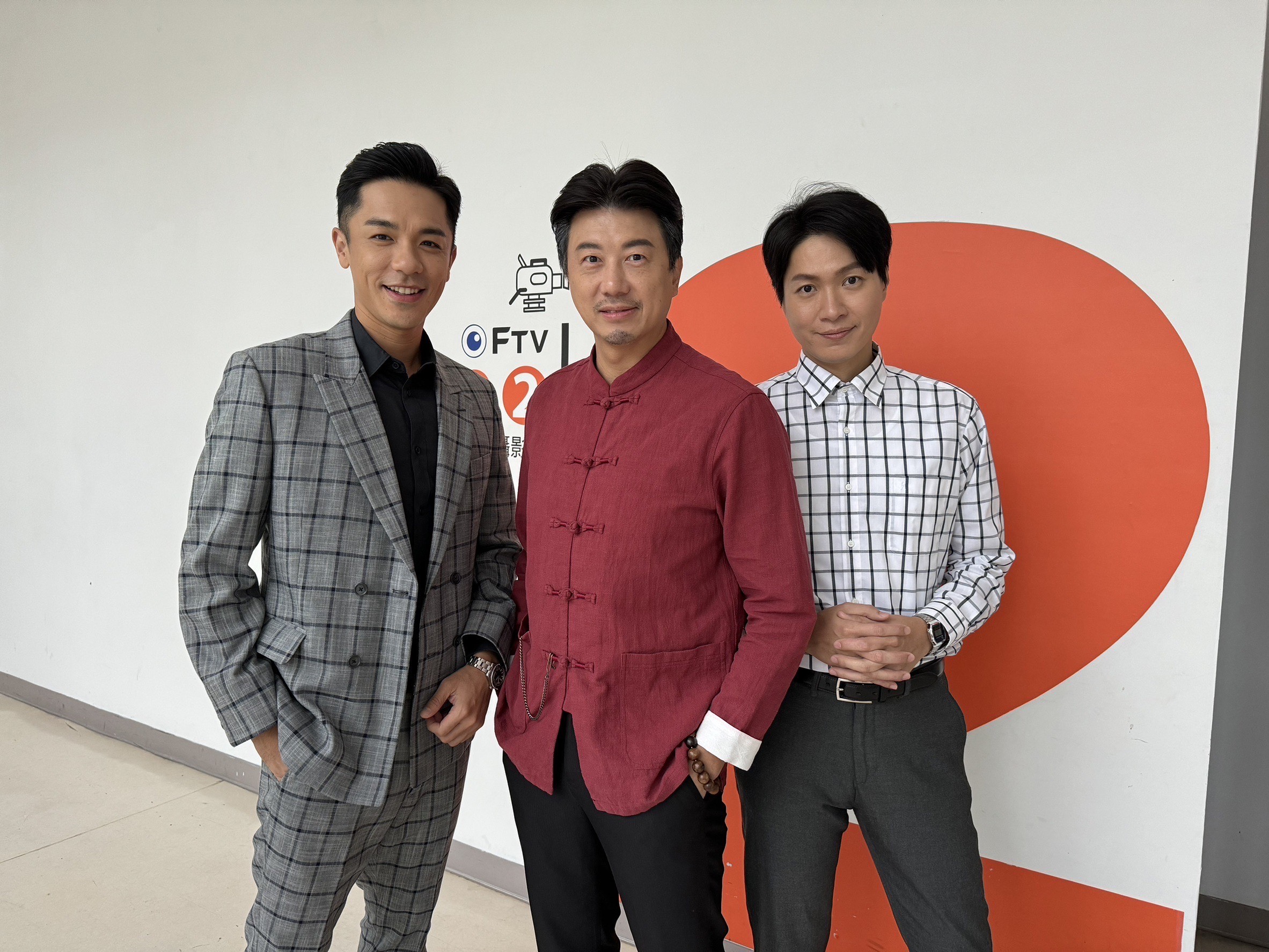 《愛的榮耀》中左起楊皓崴、吳皓昇、黃少谷這一次演父子檔。（民視提供）